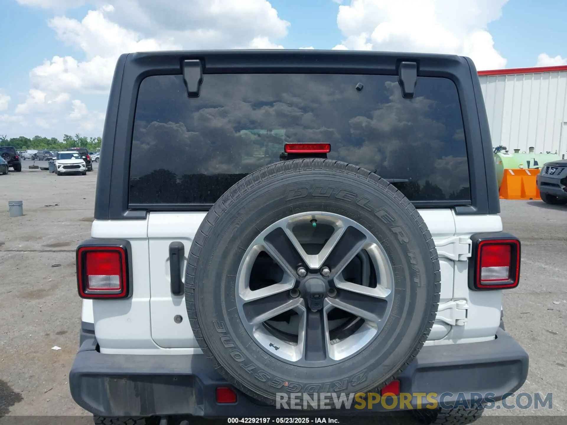 16 Photograph of a damaged car 1C4HJXEG2KW576753 JEEP WRANGLER UNLIMITED 2019