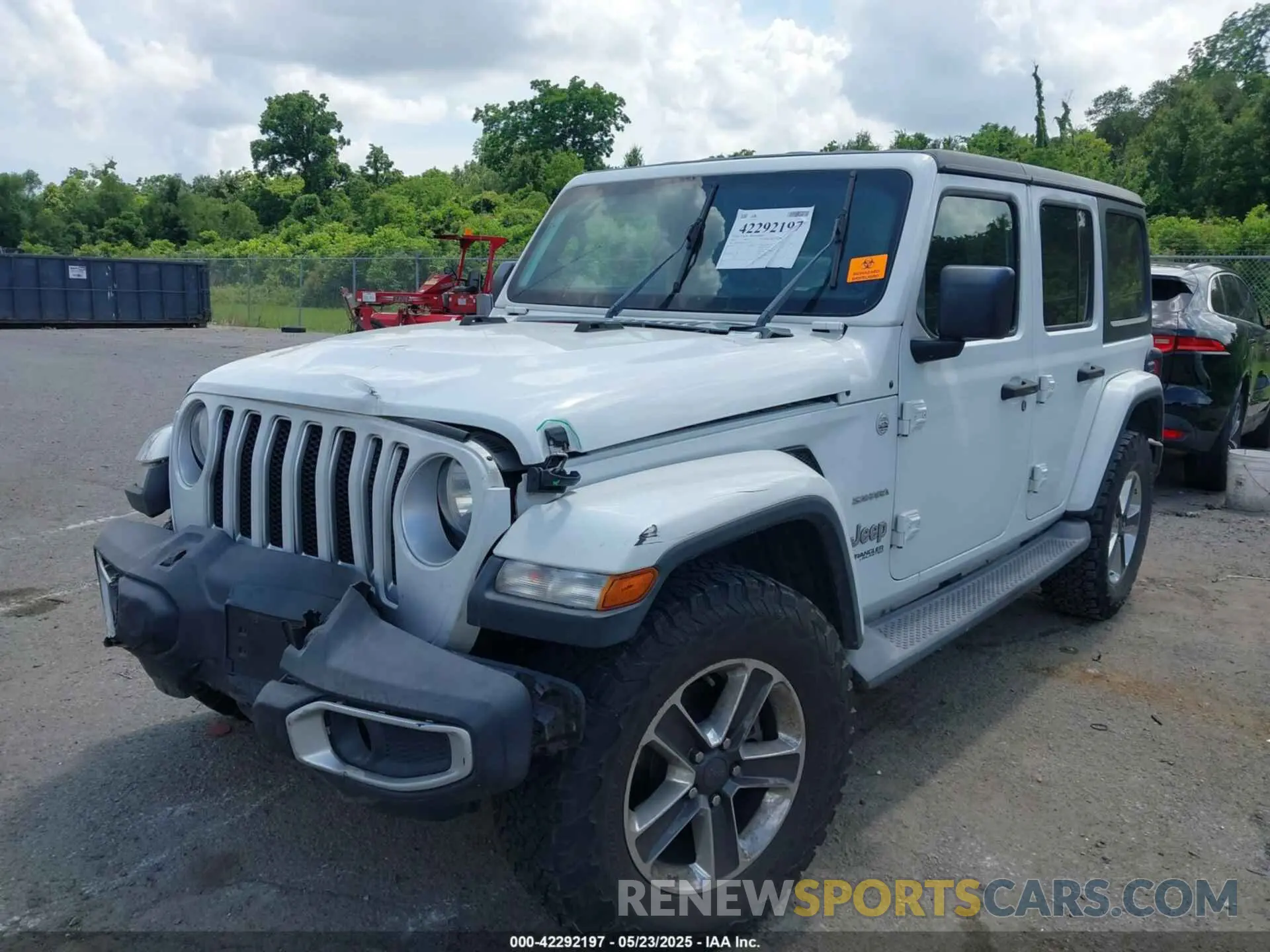 2 Photograph of a damaged car 1C4HJXEG2KW576753 JEEP WRANGLER UNLIMITED 2019