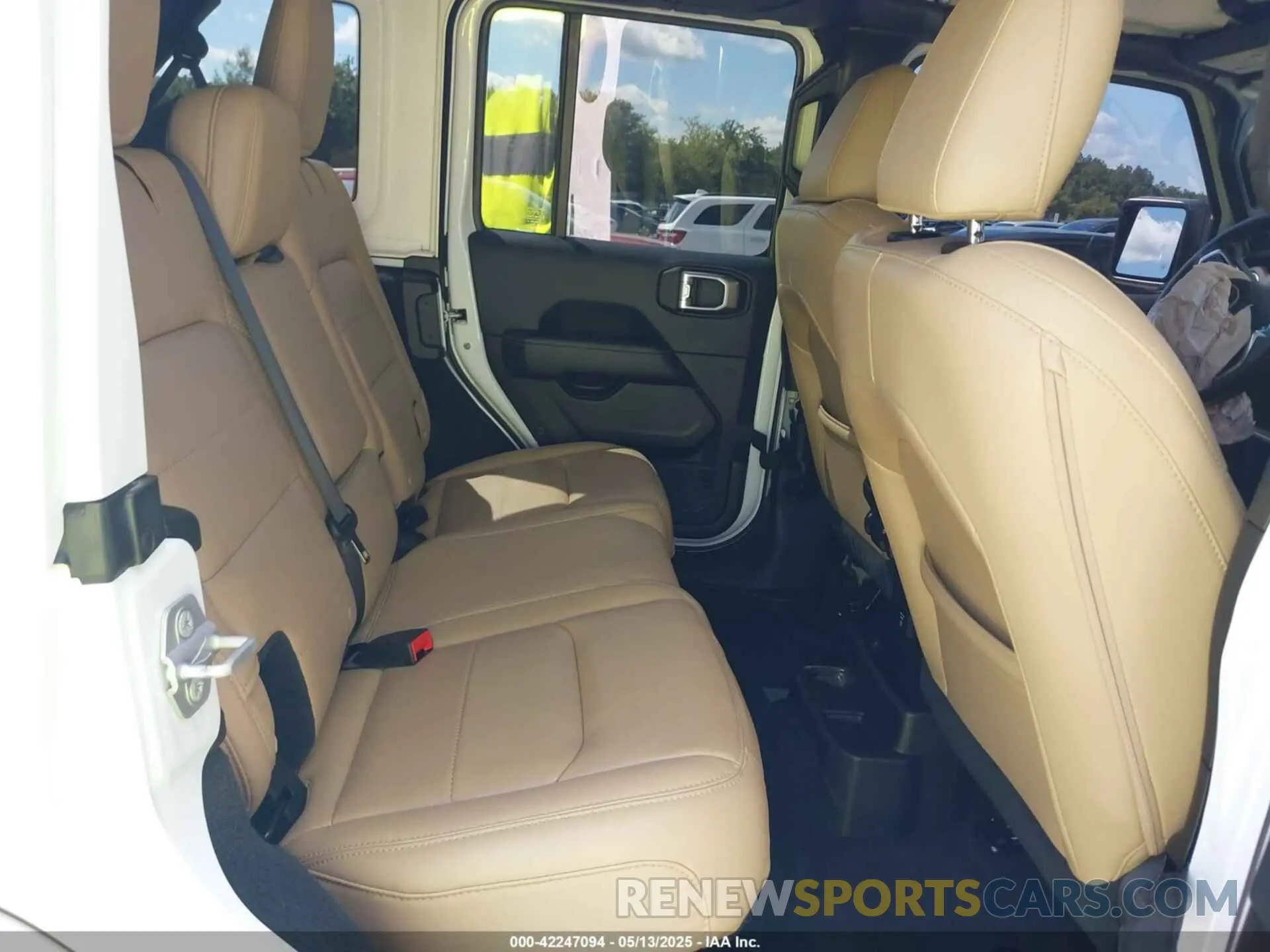 8 Photograph of a damaged car 1C4HJXEG4KW514206 JEEP WRANGLER UNLIMITED 2019