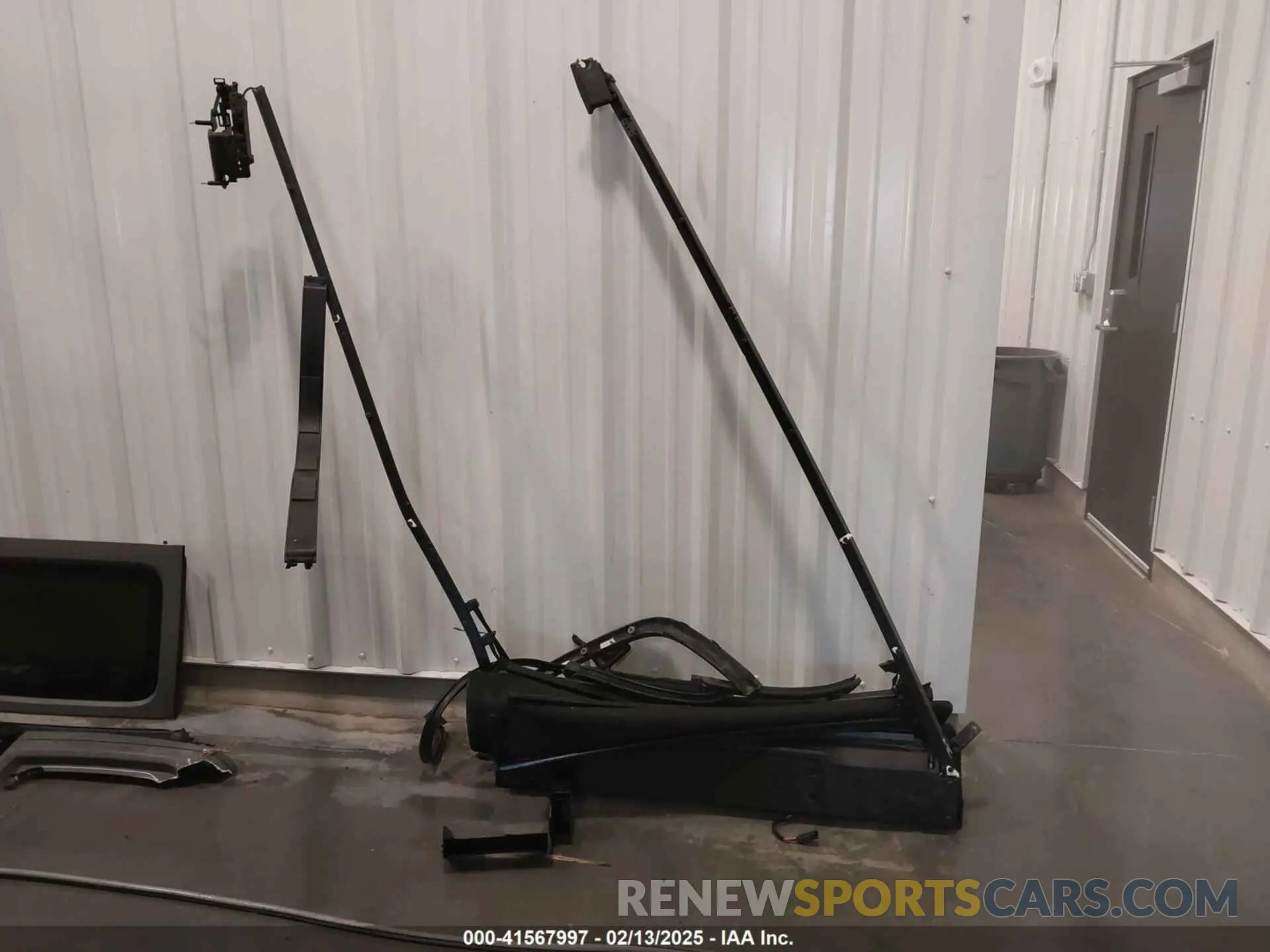 12 Photograph of a damaged car 1C4HJXEG4KW527280 JEEP WRANGLER UNLIMITED 2019