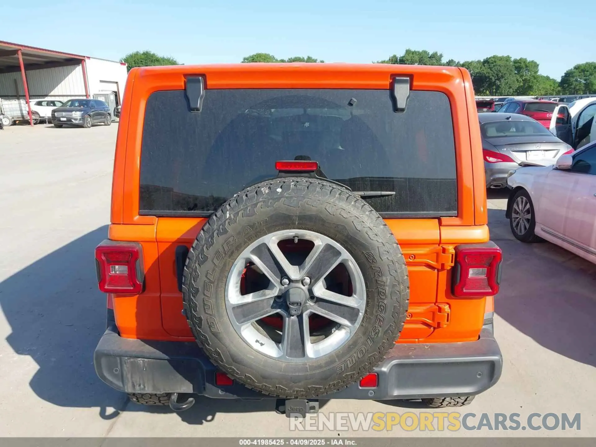 16 Photograph of a damaged car 1C4HJXEG6KW669436 JEEP WRANGLER UNLIMITED 2019