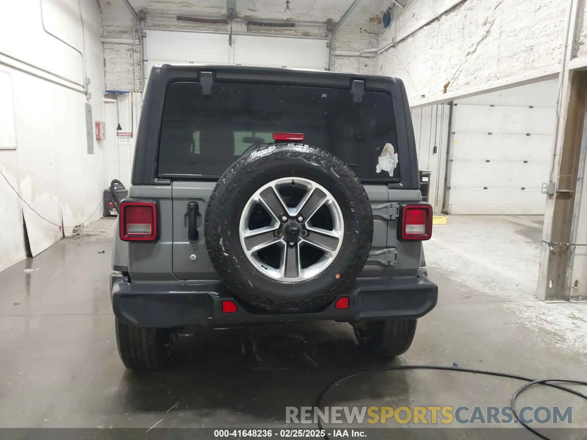 17 Photograph of a damaged car 1C4HJXEG9KW656454 JEEP WRANGLER UNLIMITED 2019