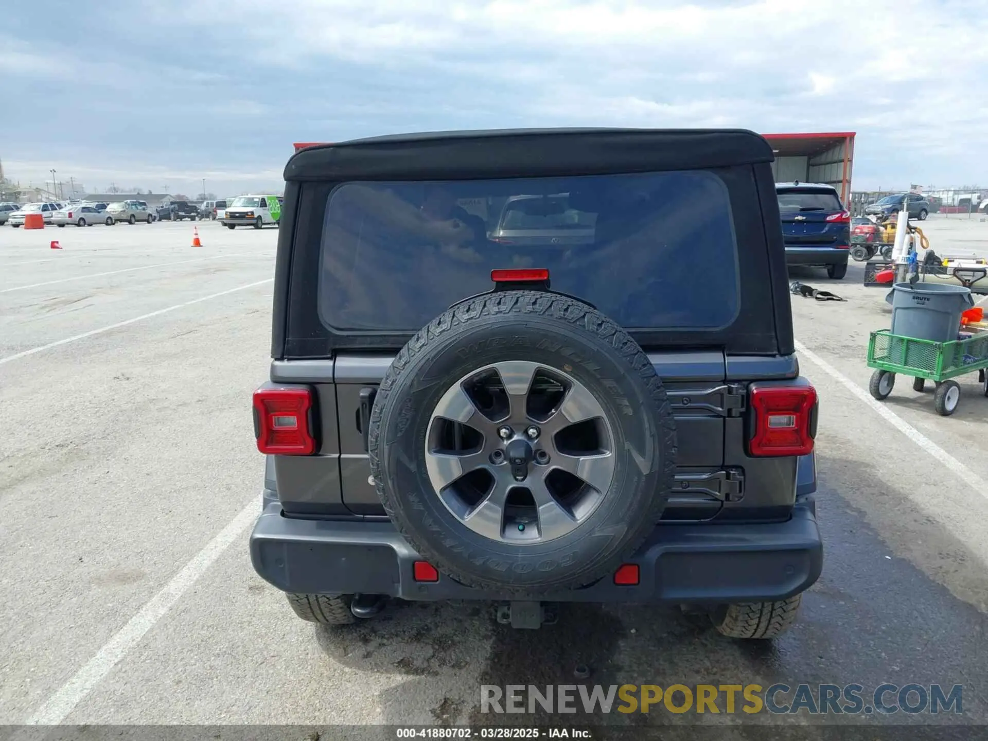 17 Photograph of a damaged car 1C4HJXEN3KW622167 JEEP WRANGLER UNLIMITED 2019