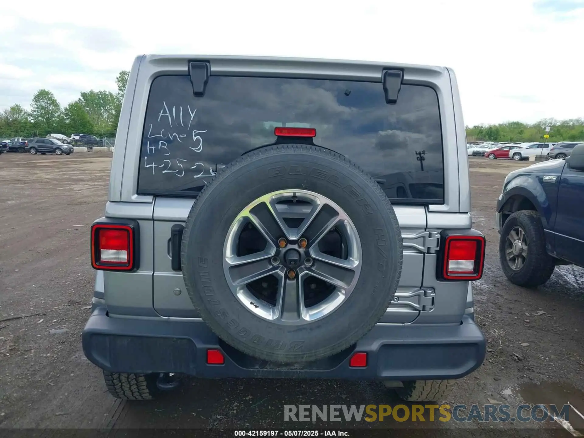 16 Photograph of a damaged car 1C4HJXEN5KW542403 JEEP WRANGLER UNLIMITED 2019