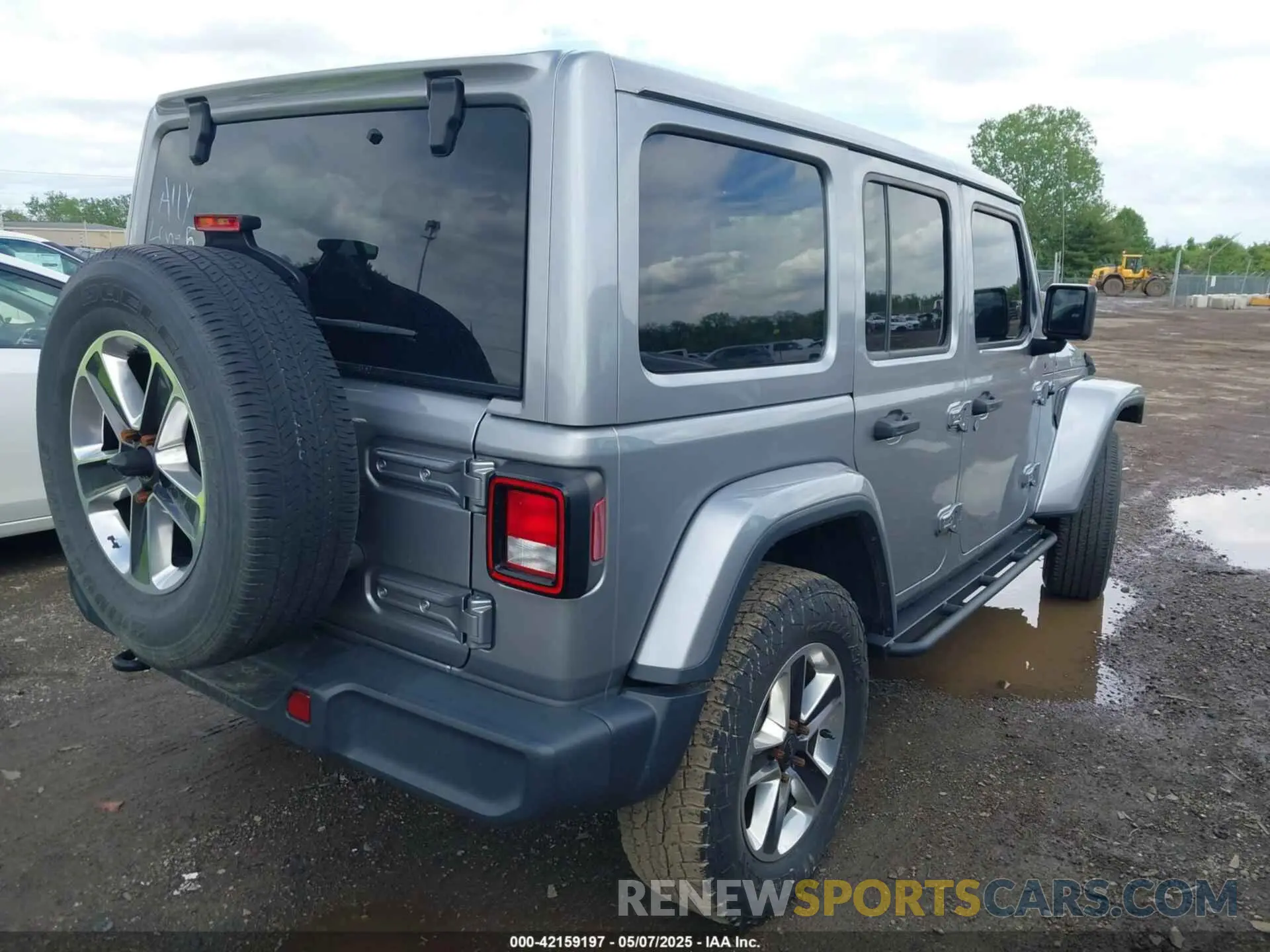4 Photograph of a damaged car 1C4HJXEN5KW542403 JEEP WRANGLER UNLIMITED 2019
