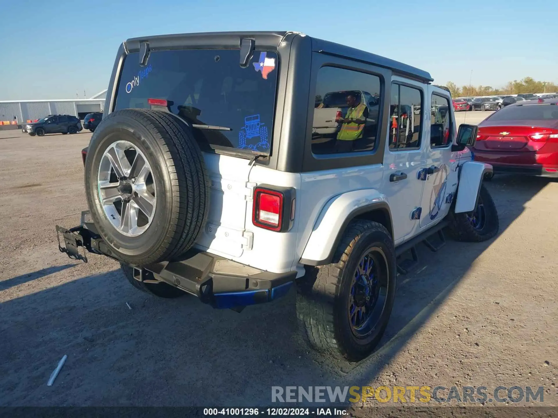4 Photograph of a damaged car 1C4HJXEN5KW682337 JEEP WRANGLER UNLIMITED 2019