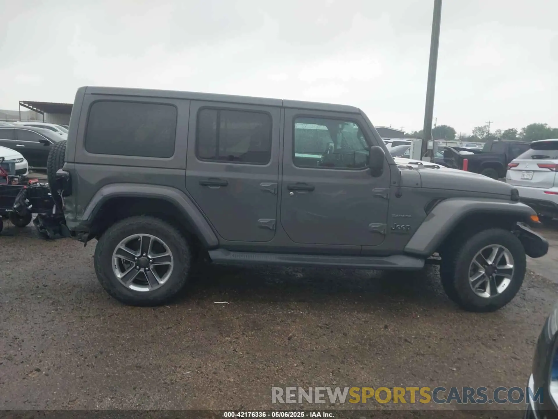 13 Photograph of a damaged car 1C4HJXEN6KW500998 JEEP WRANGLER UNLIMITED 2019