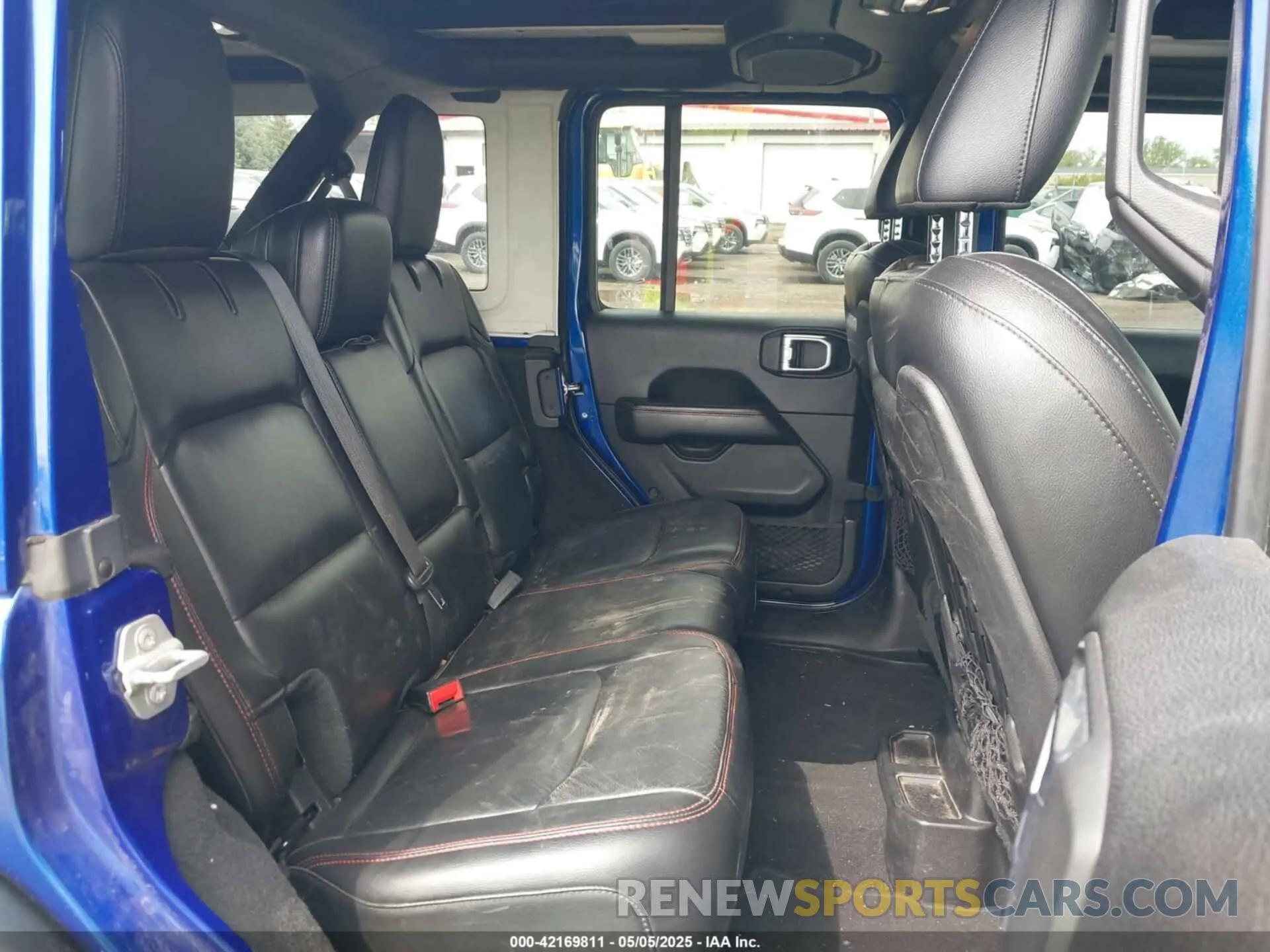 8 Photograph of a damaged car 1C4HJXFG6KW659696 JEEP WRANGLER UNLIMITED 2019
