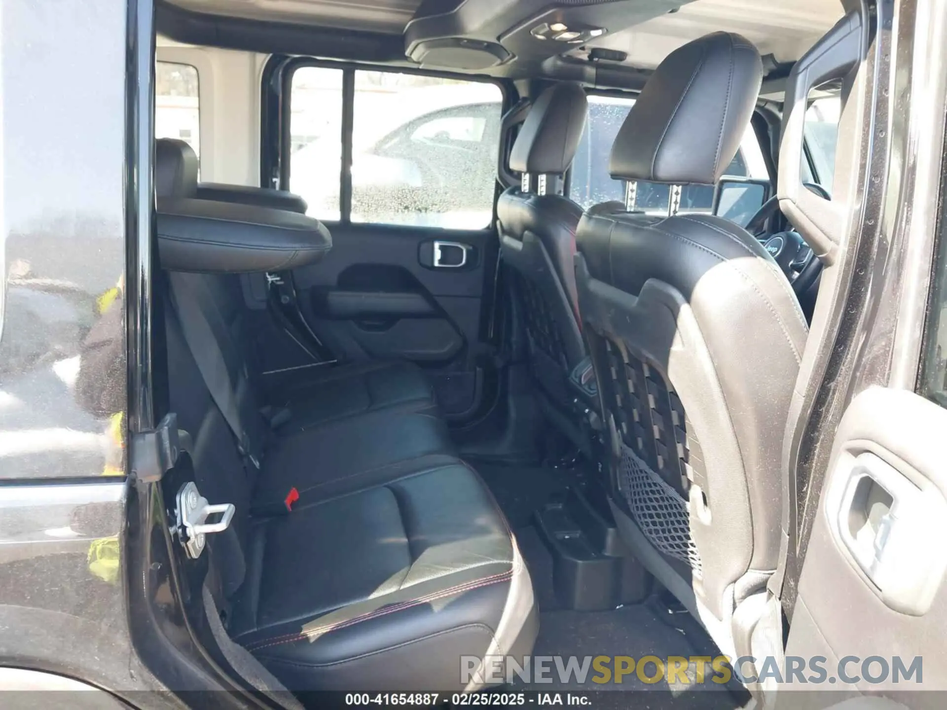 8 Photograph of a damaged car 1C4HJXFN1KW679028 JEEP WRANGLER UNLIMITED 2019