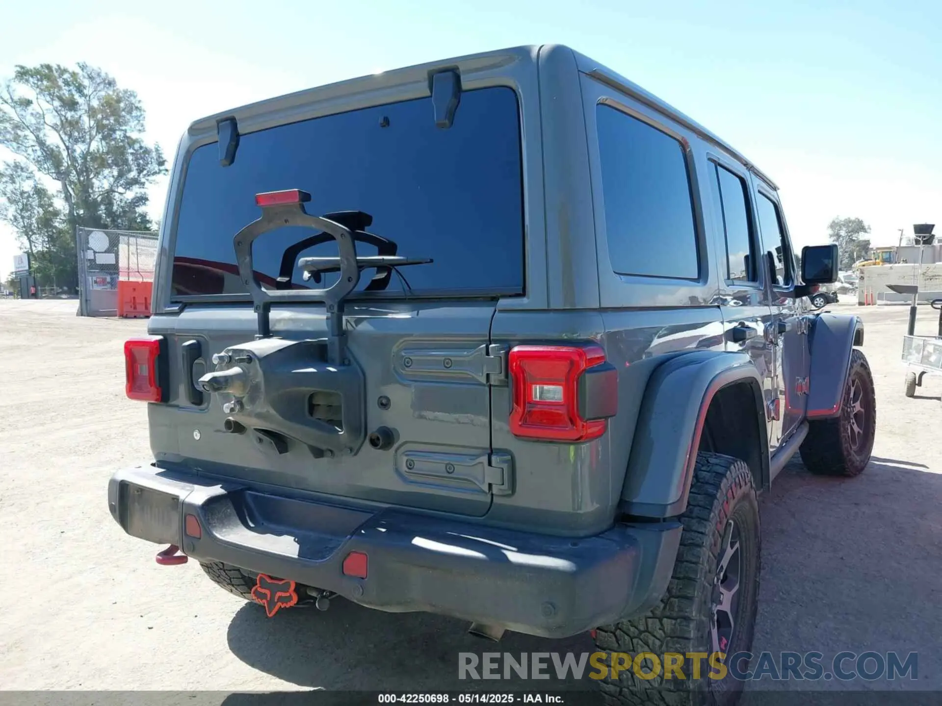 4 Photograph of a damaged car 1C4HJXFN6KW547401 JEEP WRANGLER UNLIMITED 2019