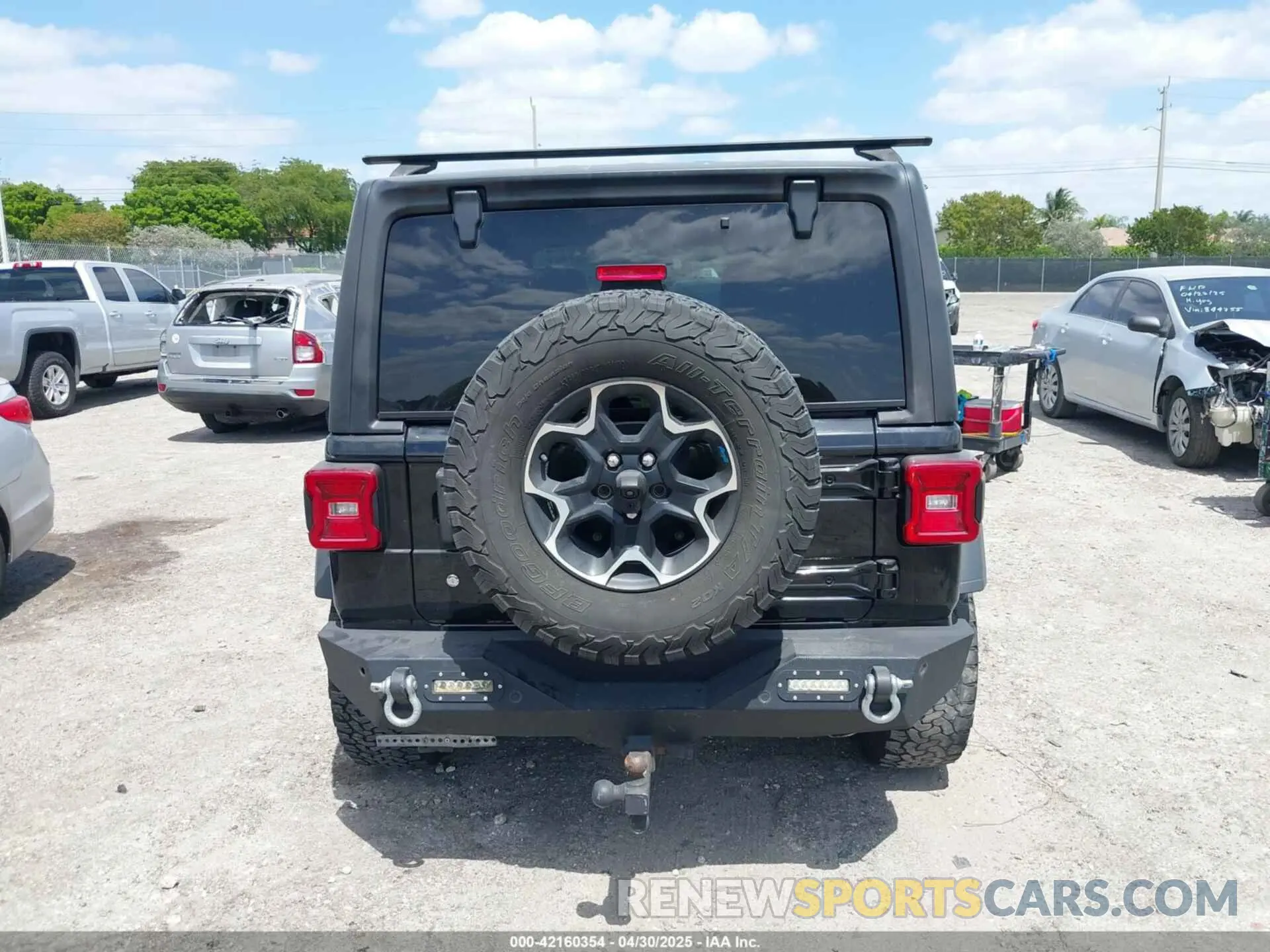 17 Photograph of a damaged car 1C4HJXDG1LW201374 JEEP WRANGLER UNLIMITED 2020