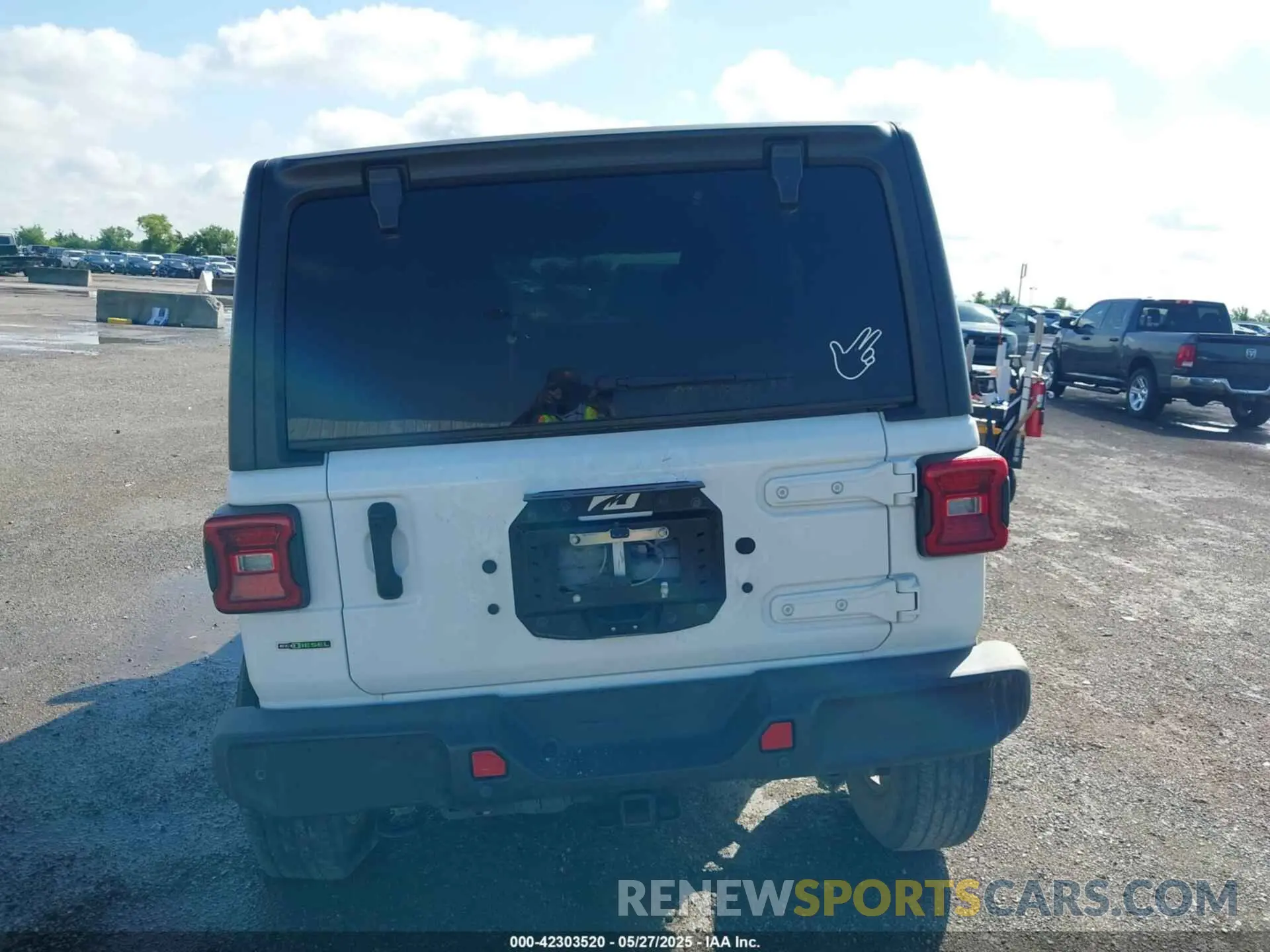 16 Photograph of a damaged car 1C4HJXDM2LW262867 JEEP WRANGLER UNLIMITED 2020