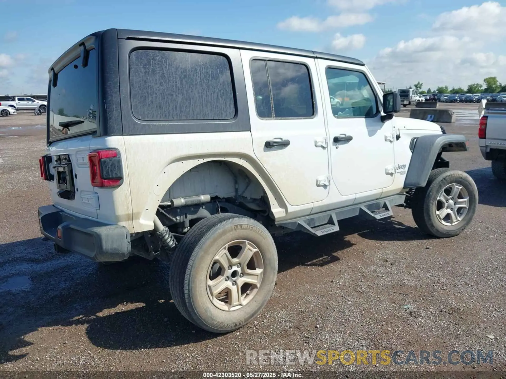 4 Photograph of a damaged car 1C4HJXDM2LW262867 JEEP WRANGLER UNLIMITED 2020