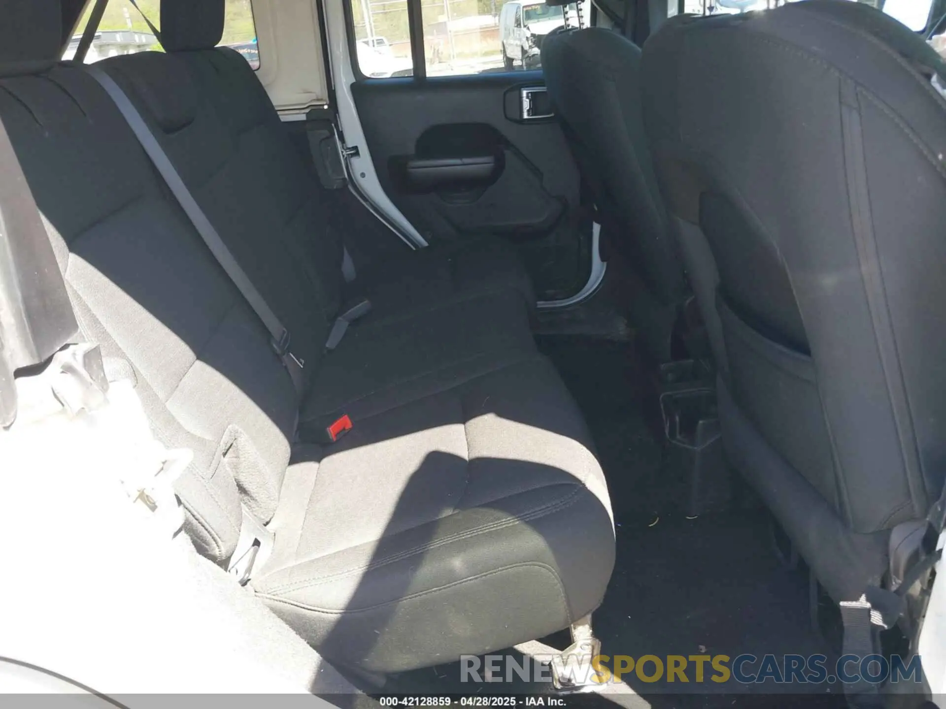 8 Photograph of a damaged car 1C4HJXDN0LW204734 JEEP WRANGLER UNLIMITED 2020