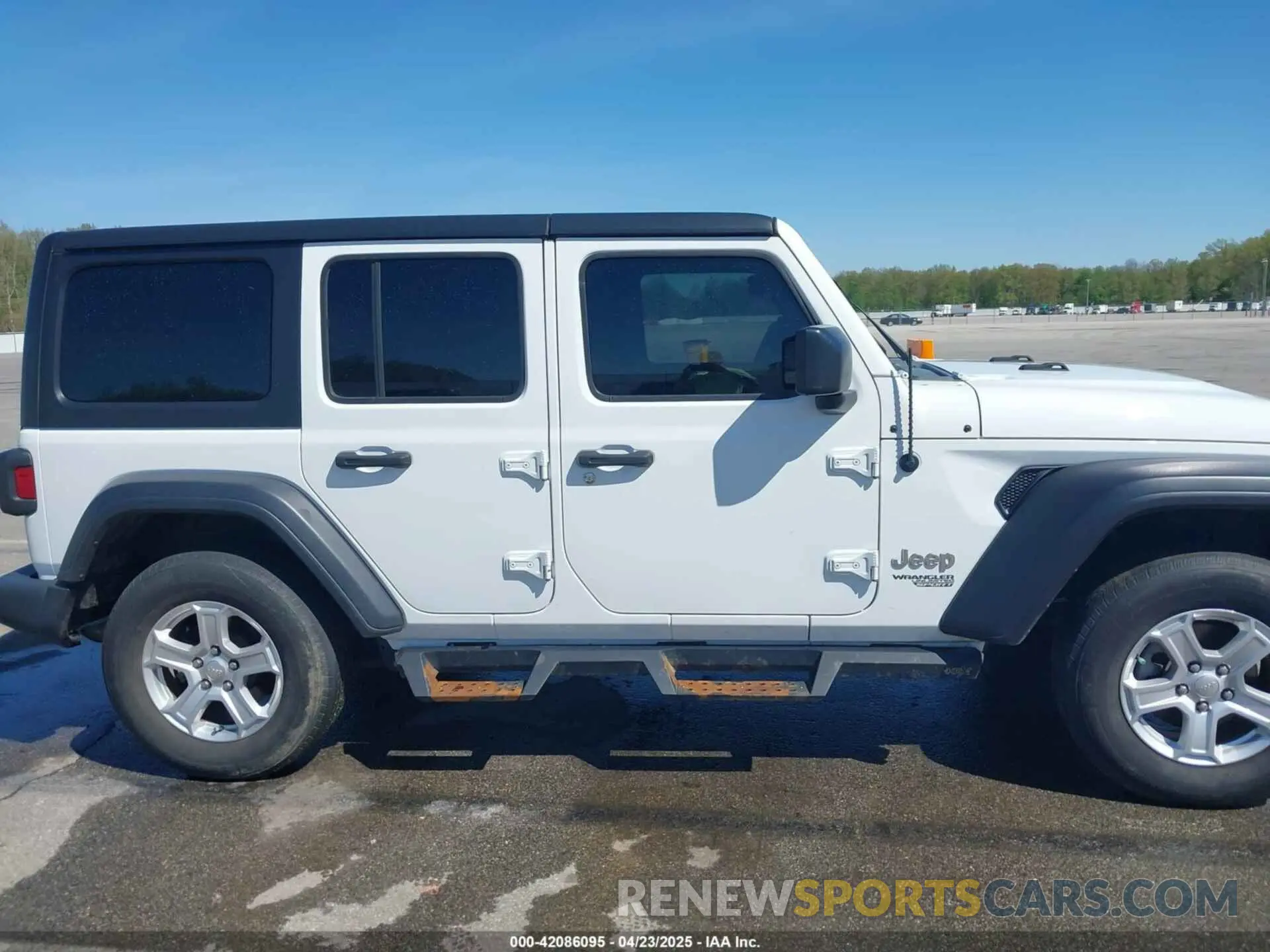 13 Photograph of a damaged car 1C4HJXDN2LW138980 JEEP WRANGLER UNLIMITED 2020