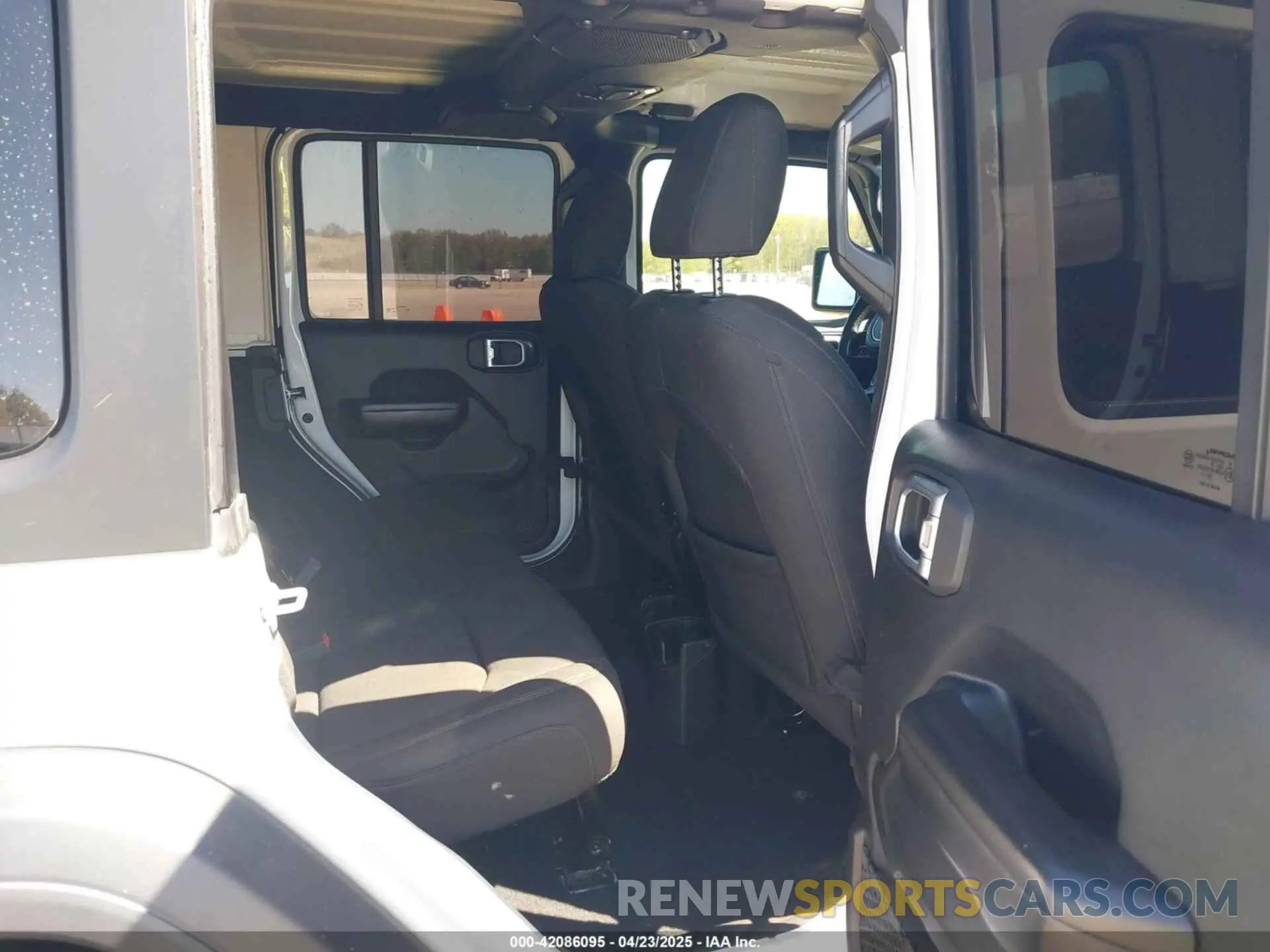 8 Photograph of a damaged car 1C4HJXDN2LW138980 JEEP WRANGLER UNLIMITED 2020