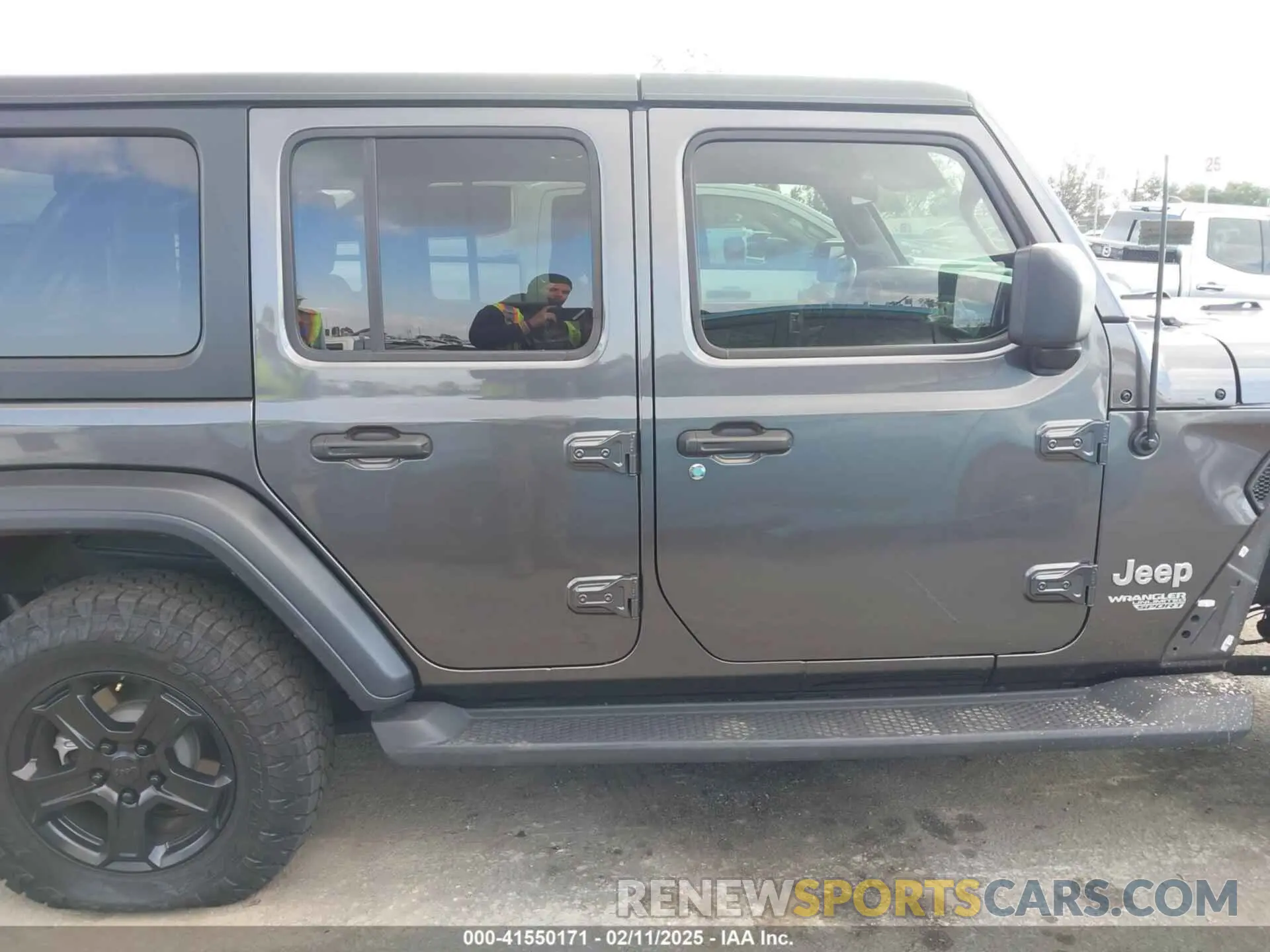 14 Photograph of a damaged car 1C4HJXDN4LW345855 JEEP WRANGLER UNLIMITED 2020