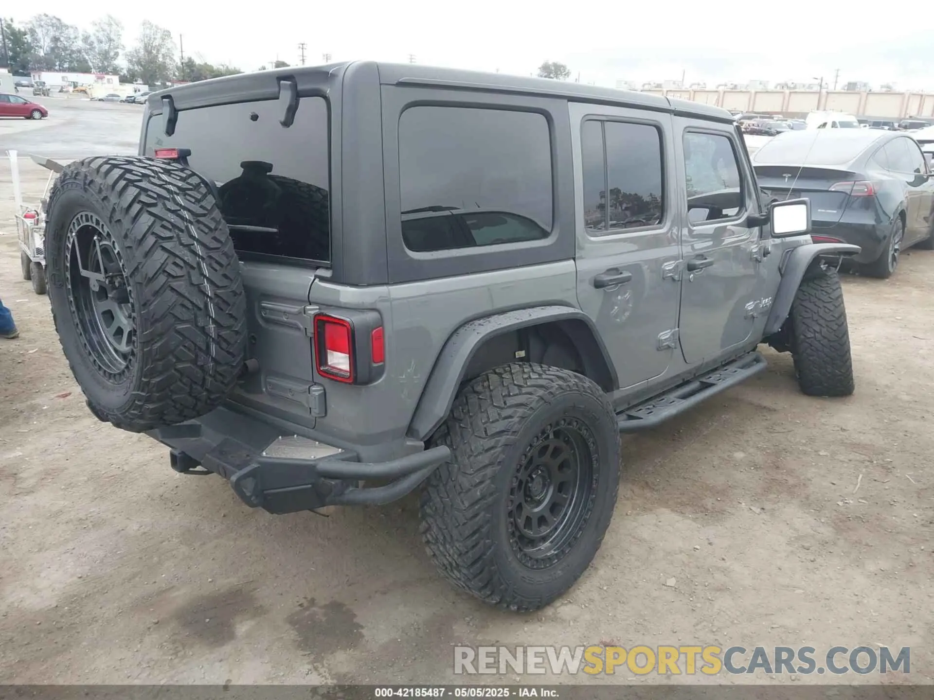 4 Photograph of a damaged car 1C4HJXDN5LW127004 JEEP WRANGLER UNLIMITED 2020