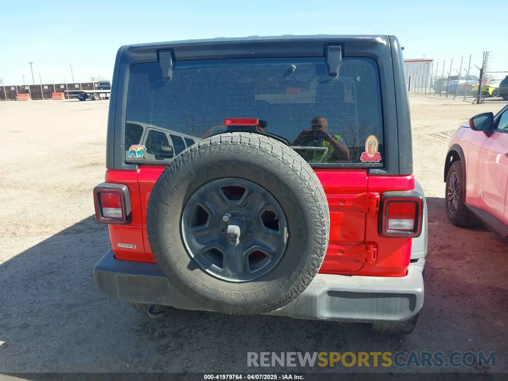 16 Photograph of a damaged car 1C4HJXDN5LW130646 JEEP WRANGLER UNLIMITED 2020