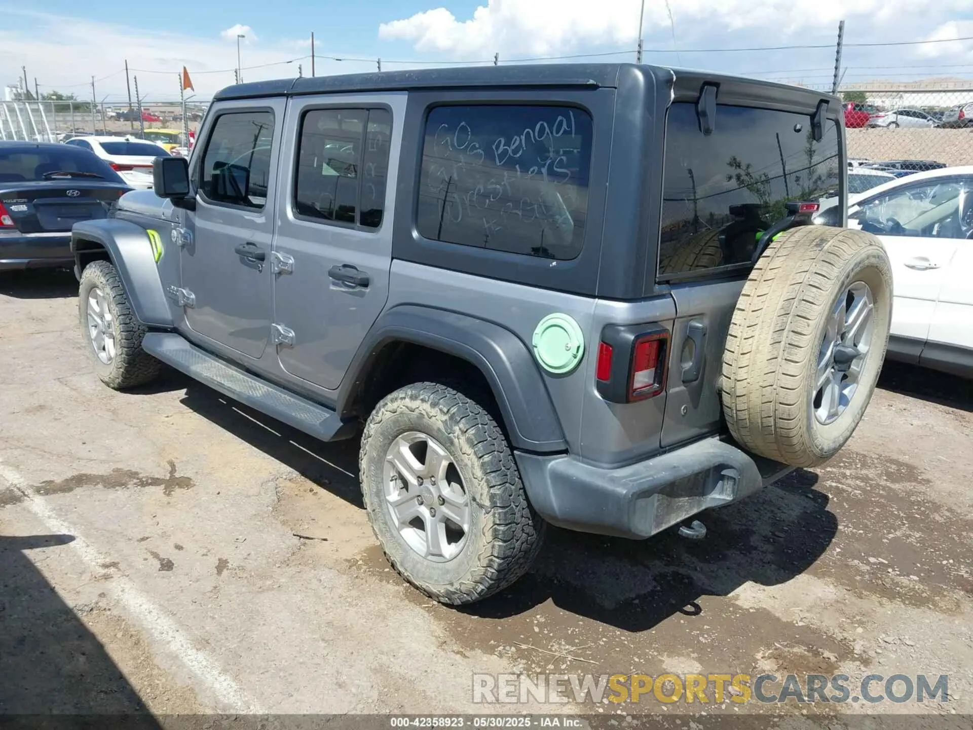 3 Photograph of a damaged car 1C4HJXDN5LW195481 JEEP WRANGLER UNLIMITED 2020
