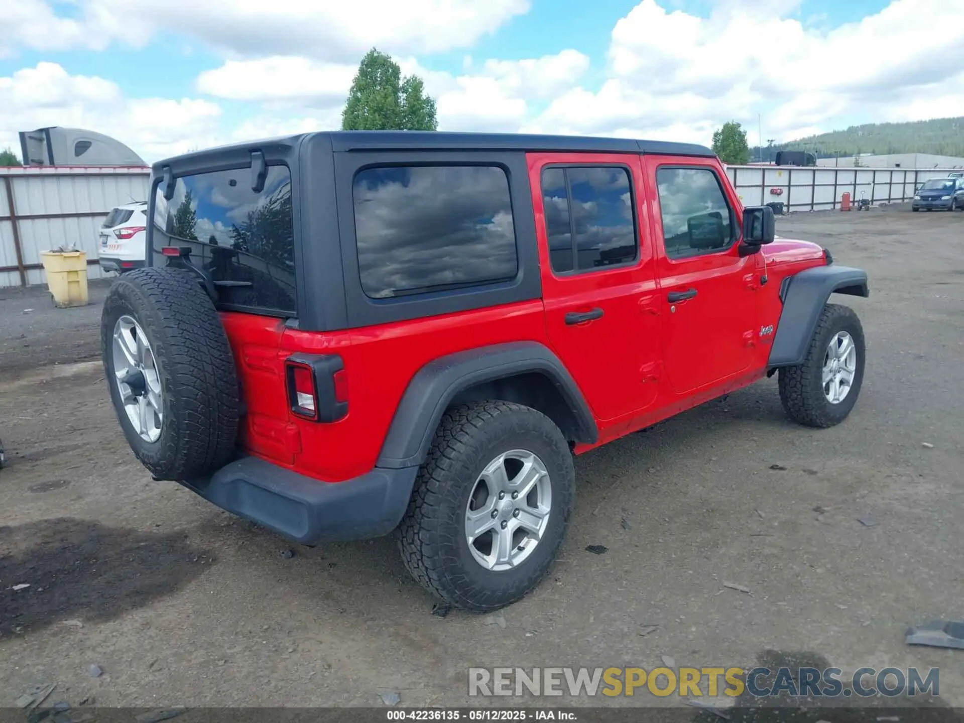 4 Photograph of a damaged car 1C4HJXDN5LW279865 JEEP WRANGLER UNLIMITED 2020
