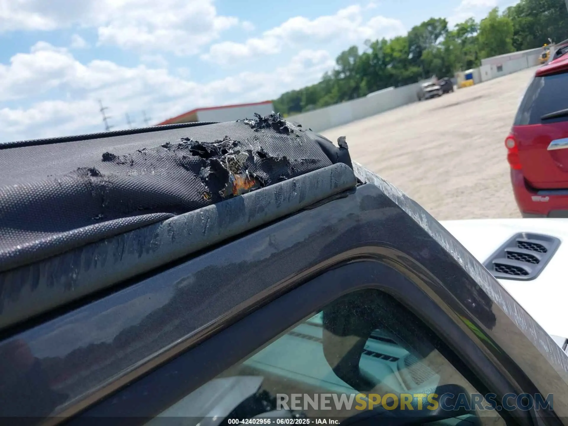 17 Photograph of a damaged car 1C4HJXDN6LW181802 JEEP WRANGLER UNLIMITED 2020