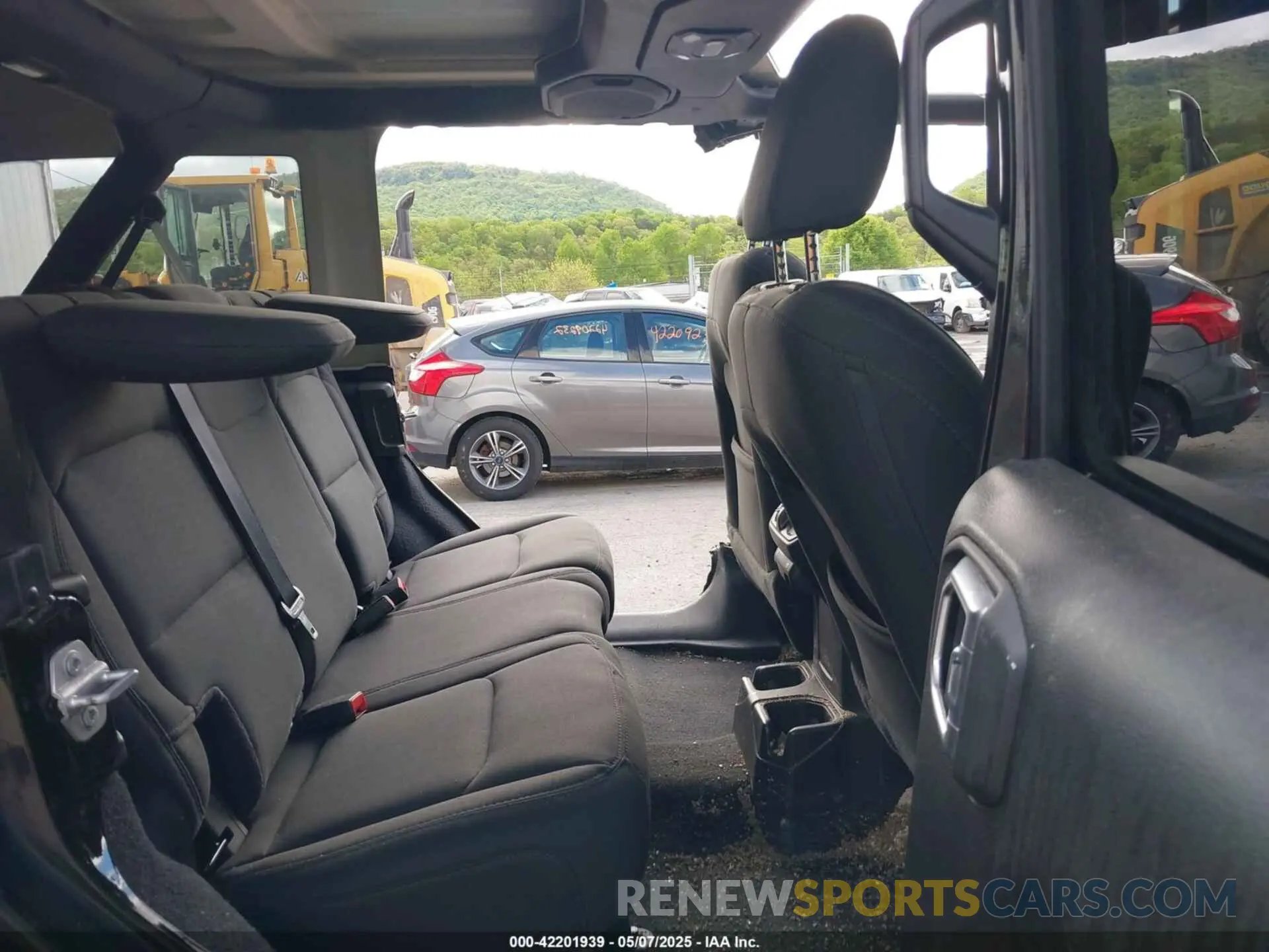 8 Photograph of a damaged car 1C4HJXDN6LW204513 JEEP WRANGLER UNLIMITED 2020