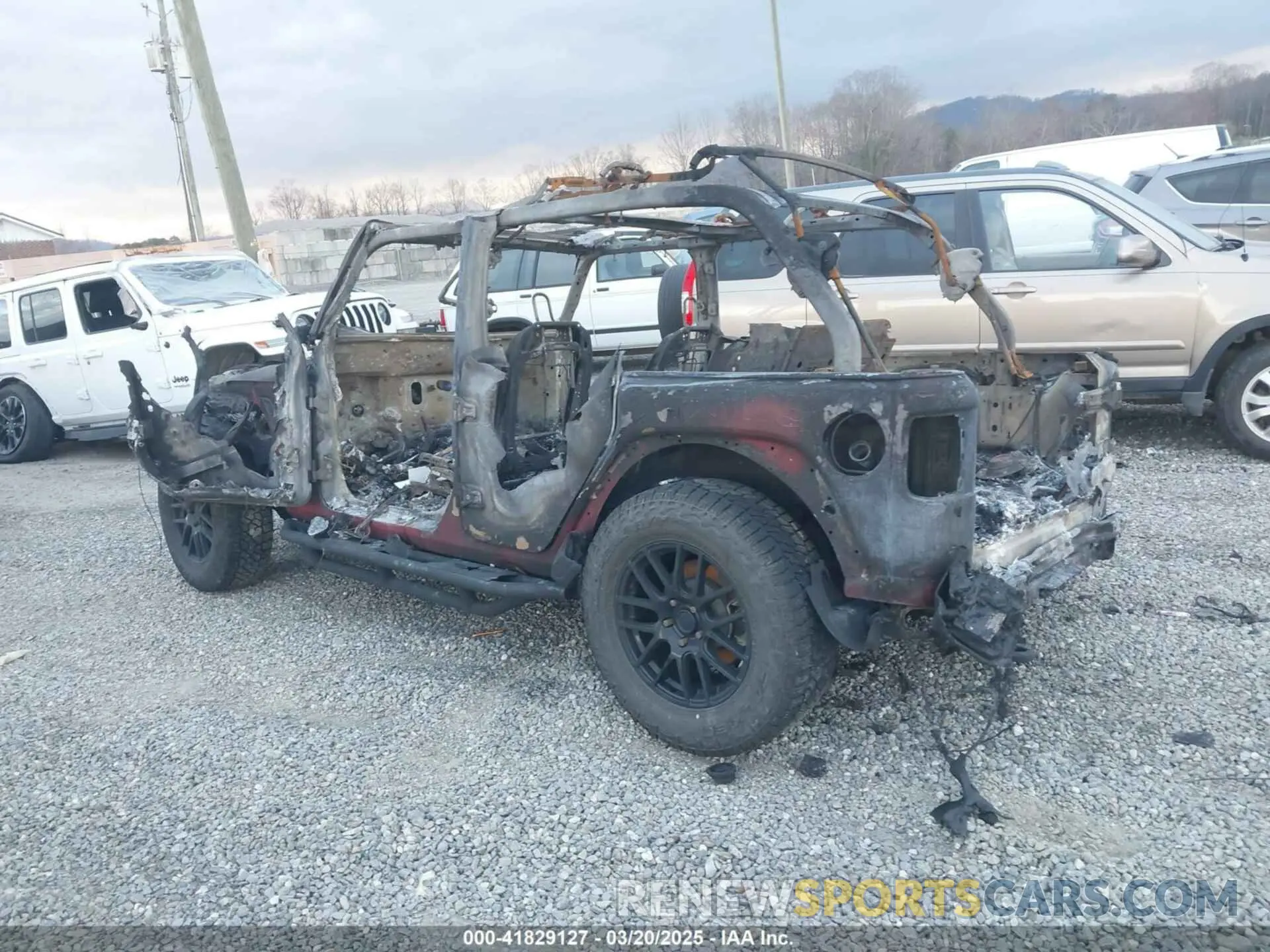 3 Photograph of a damaged car 1C4HJXDN6LW339779 JEEP WRANGLER UNLIMITED 2020