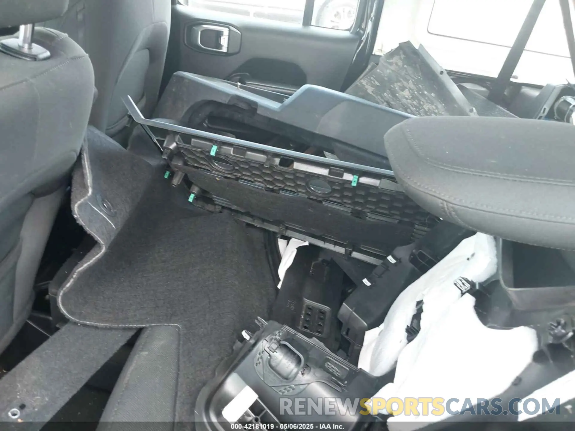 12 Photograph of a damaged car 1C4HJXDN7LW130390 JEEP WRANGLER UNLIMITED 2020