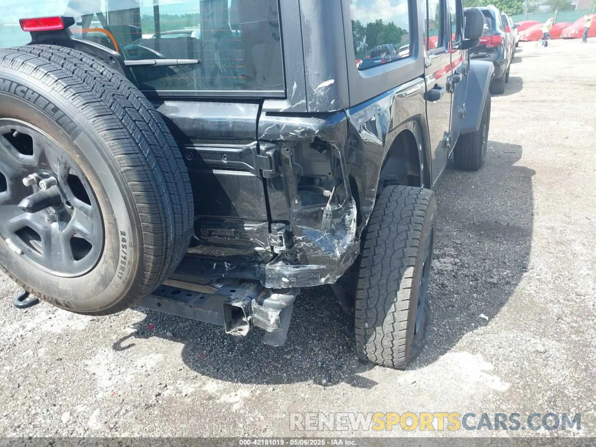 18 Photograph of a damaged car 1C4HJXDN7LW130390 JEEP WRANGLER UNLIMITED 2020