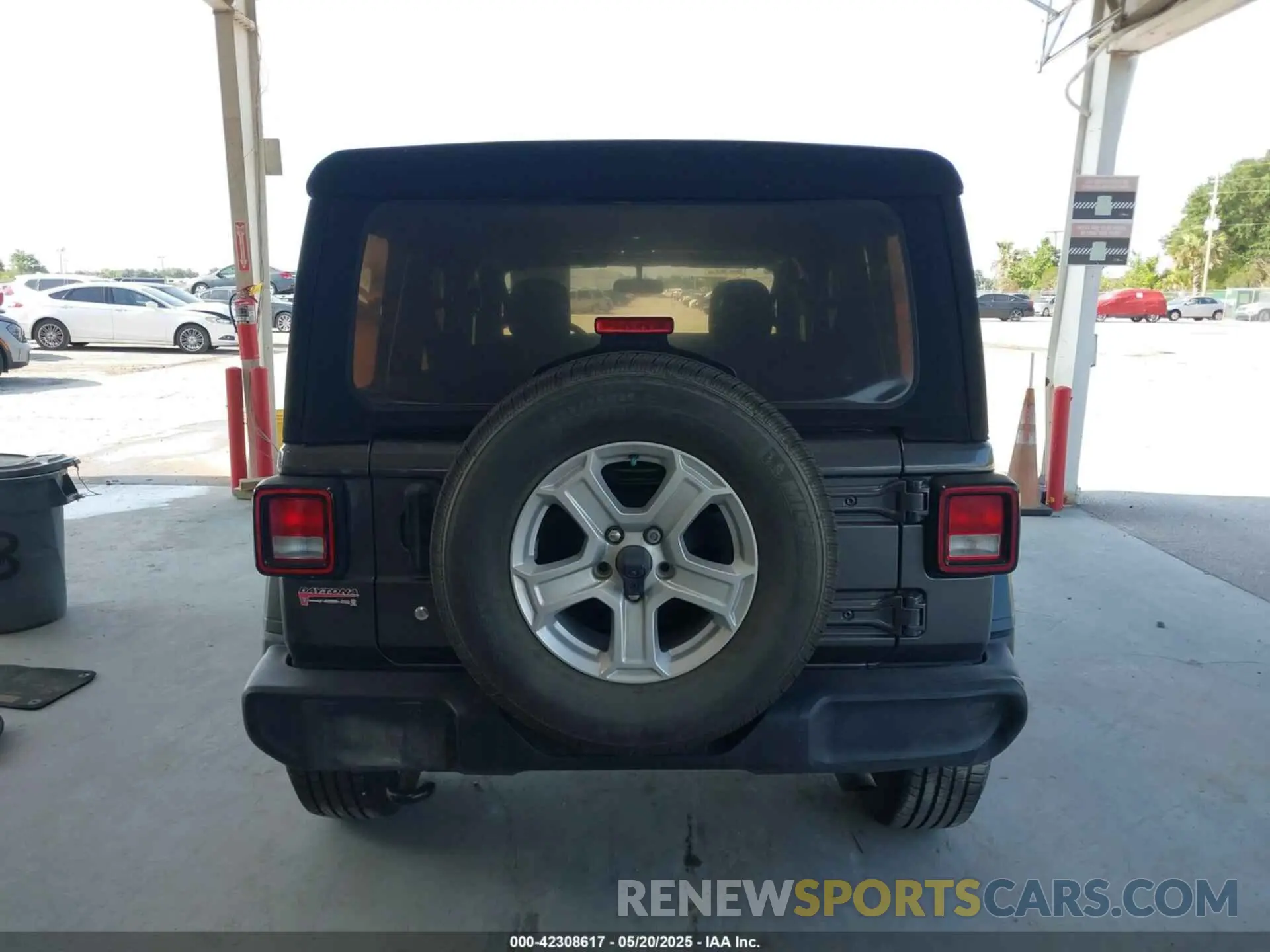 17 Photograph of a damaged car 1C4HJXDN9LW167442 JEEP WRANGLER UNLIMITED 2020