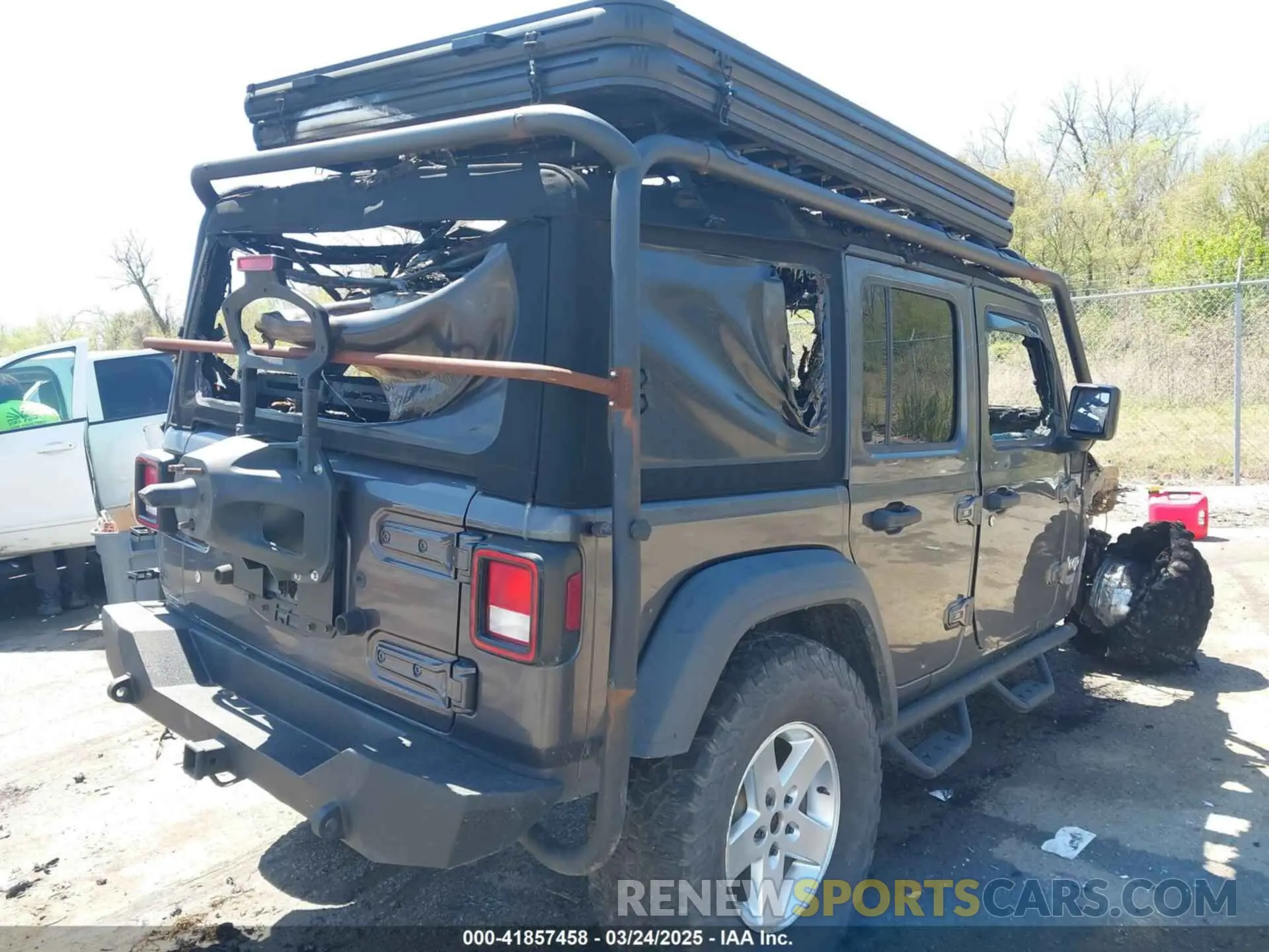 4 Photograph of a damaged car 1C4HJXDNXLW226806 JEEP WRANGLER UNLIMITED 2020