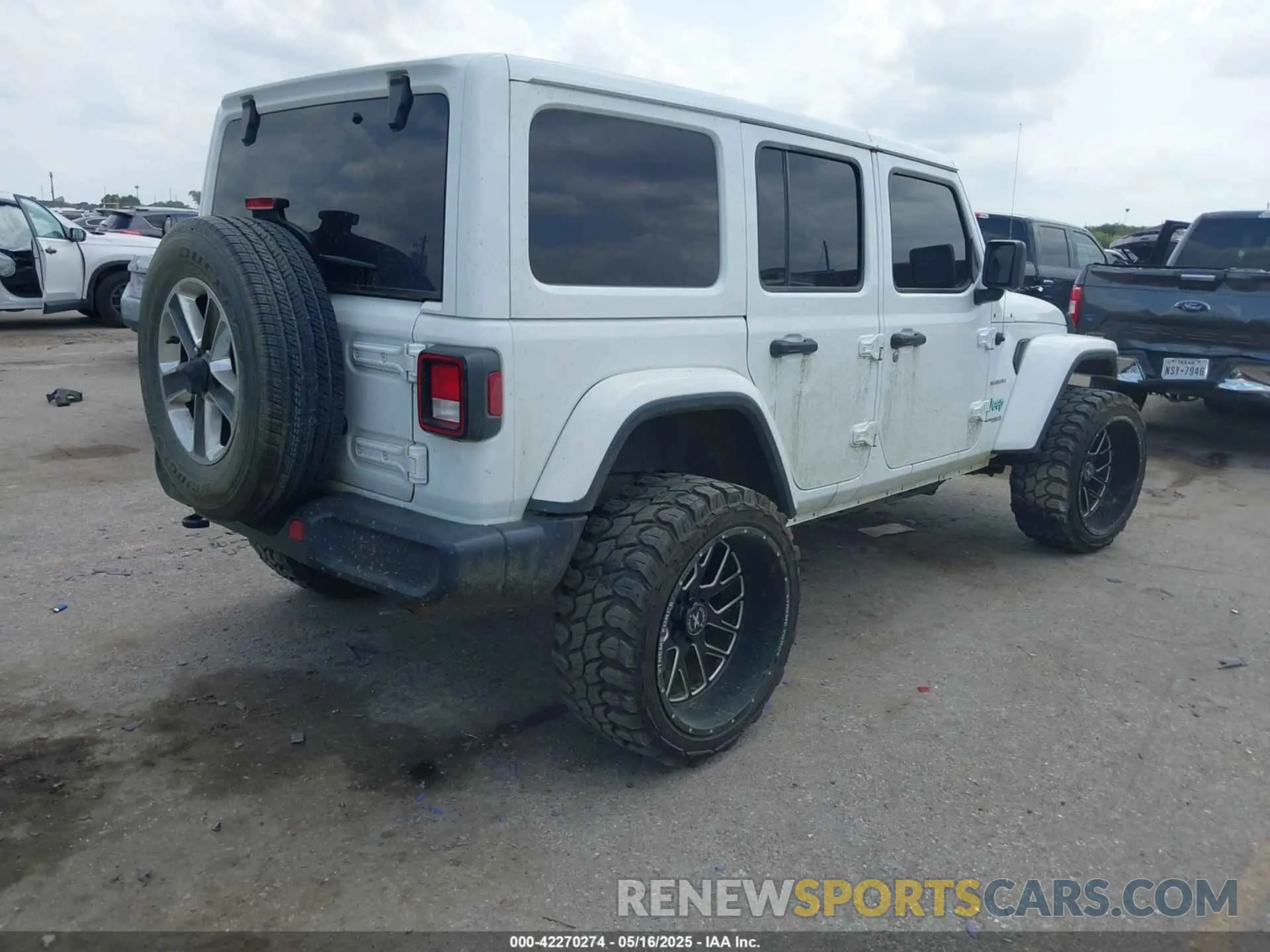 4 Photograph of a damaged car 1C4HJXEG2LW265227 JEEP WRANGLER UNLIMITED 2020