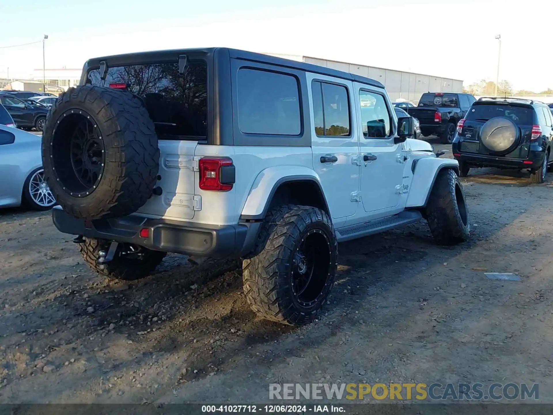 4 Photograph of a damaged car 1C4HJXEG3LW296678 JEEP WRANGLER UNLIMITED 2020