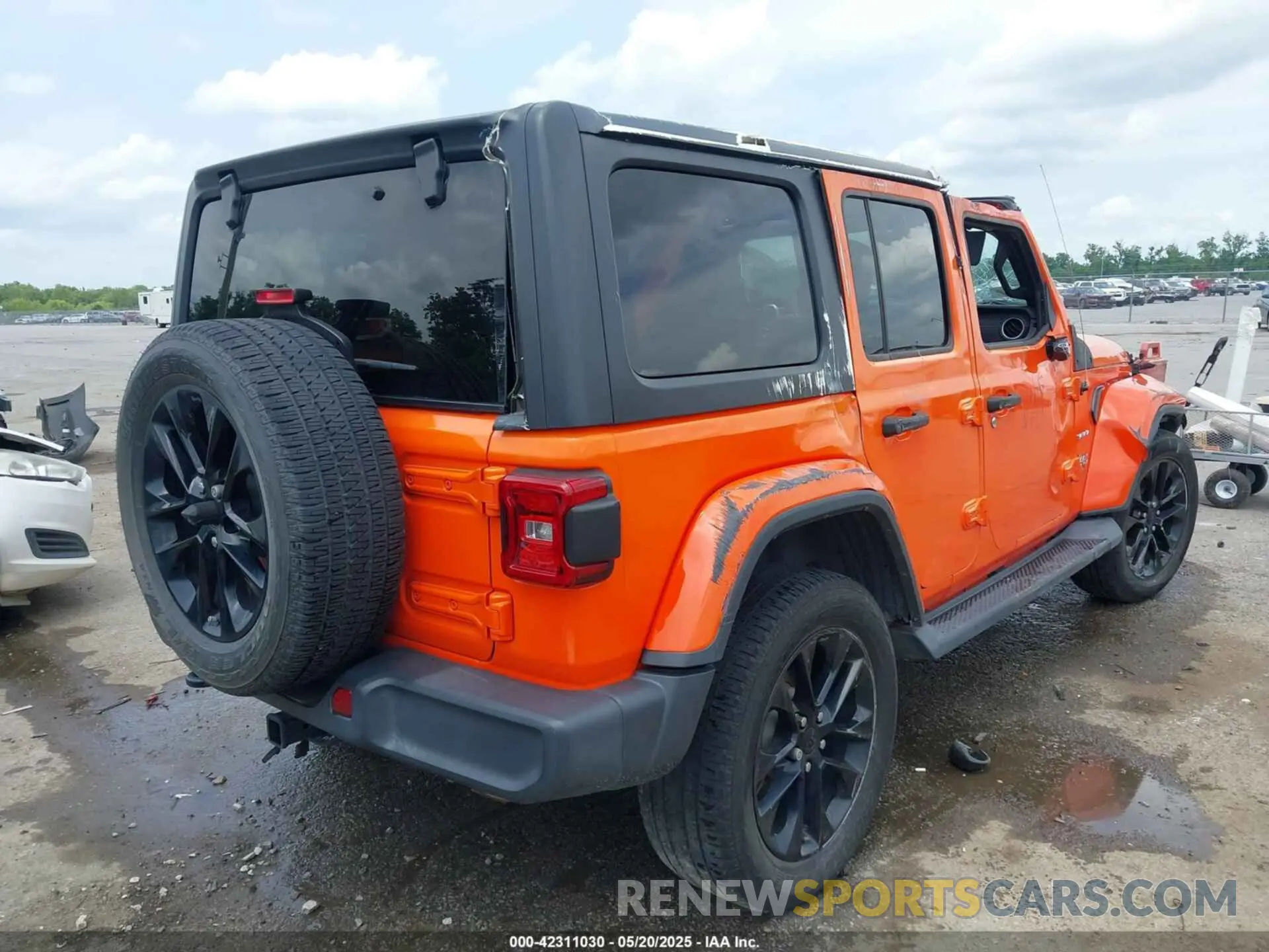 4 Photograph of a damaged car 1C4HJXEG5LW232965 JEEP WRANGLER UNLIMITED 2020