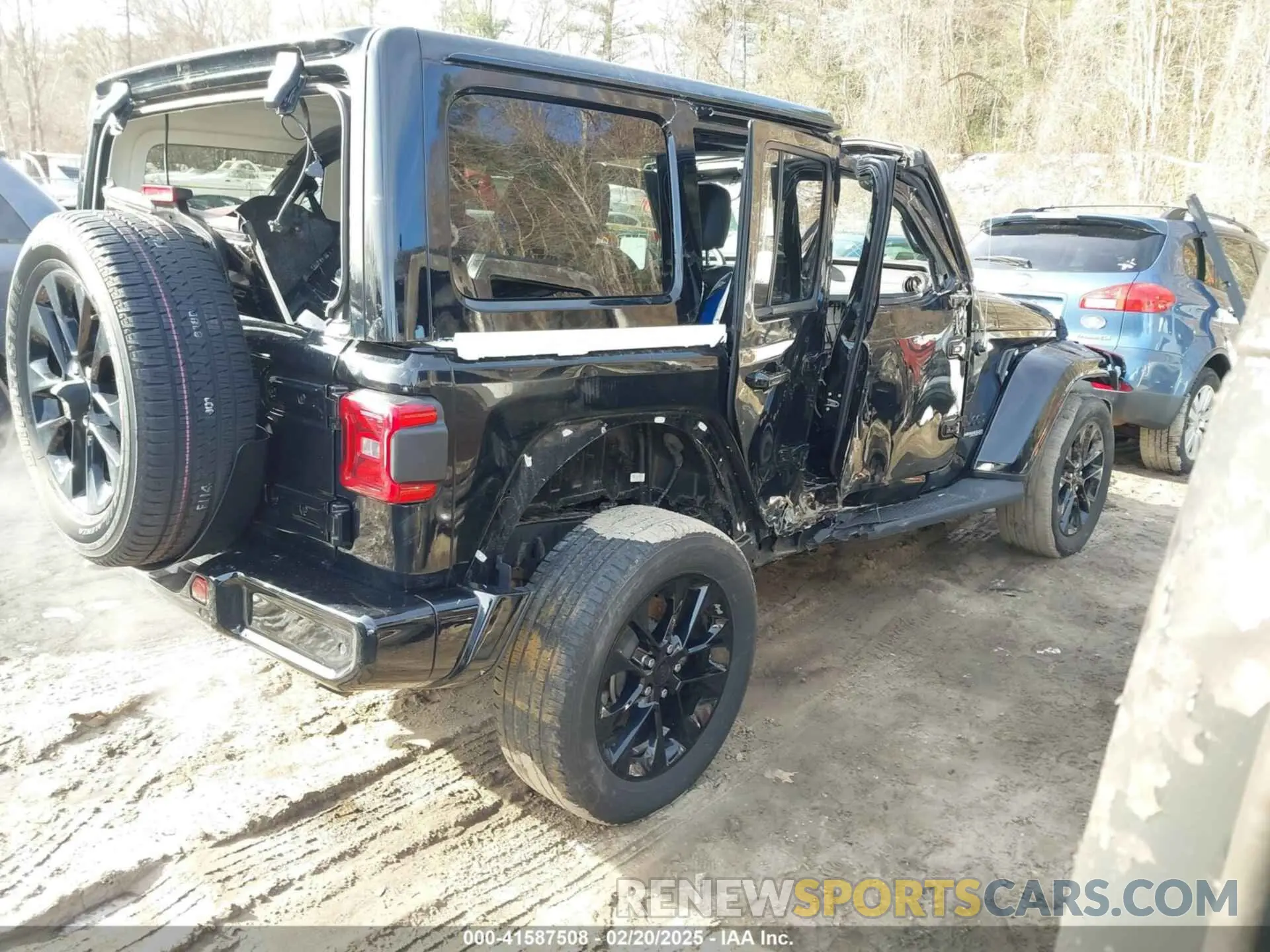 4 Photograph of a damaged car 1C4HJXEG8LW318626 JEEP WRANGLER UNLIMITED 2020