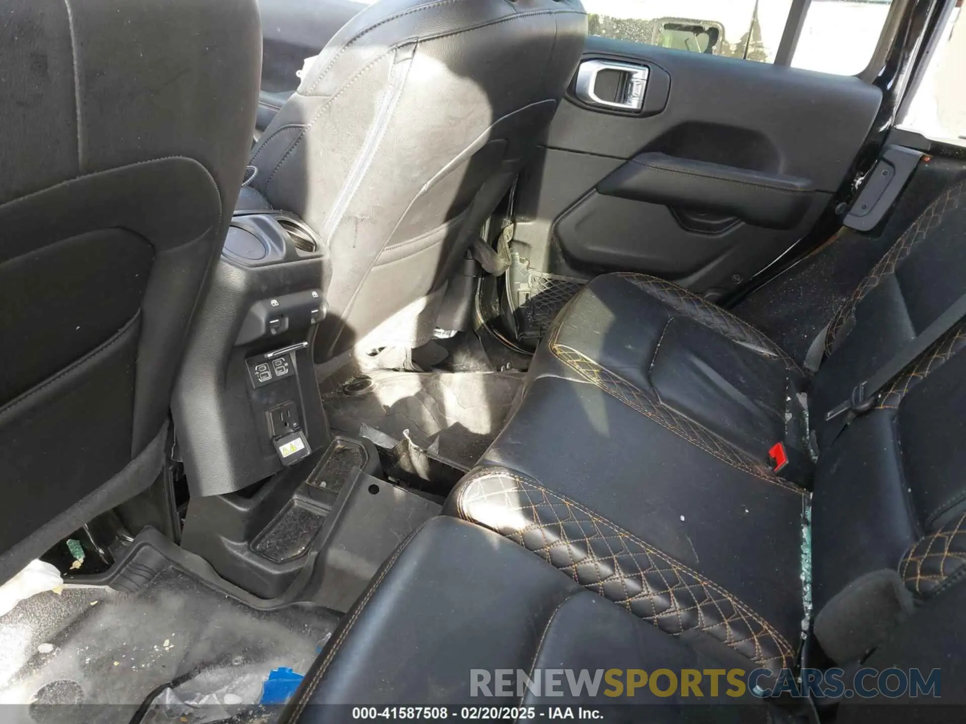 8 Photograph of a damaged car 1C4HJXEG8LW318626 JEEP WRANGLER UNLIMITED 2020
