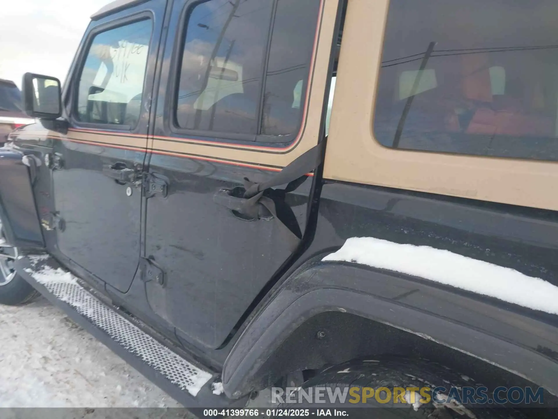 19 Photograph of a damaged car 1C4HJXEN6LW113725 JEEP WRANGLER UNLIMITED 2020