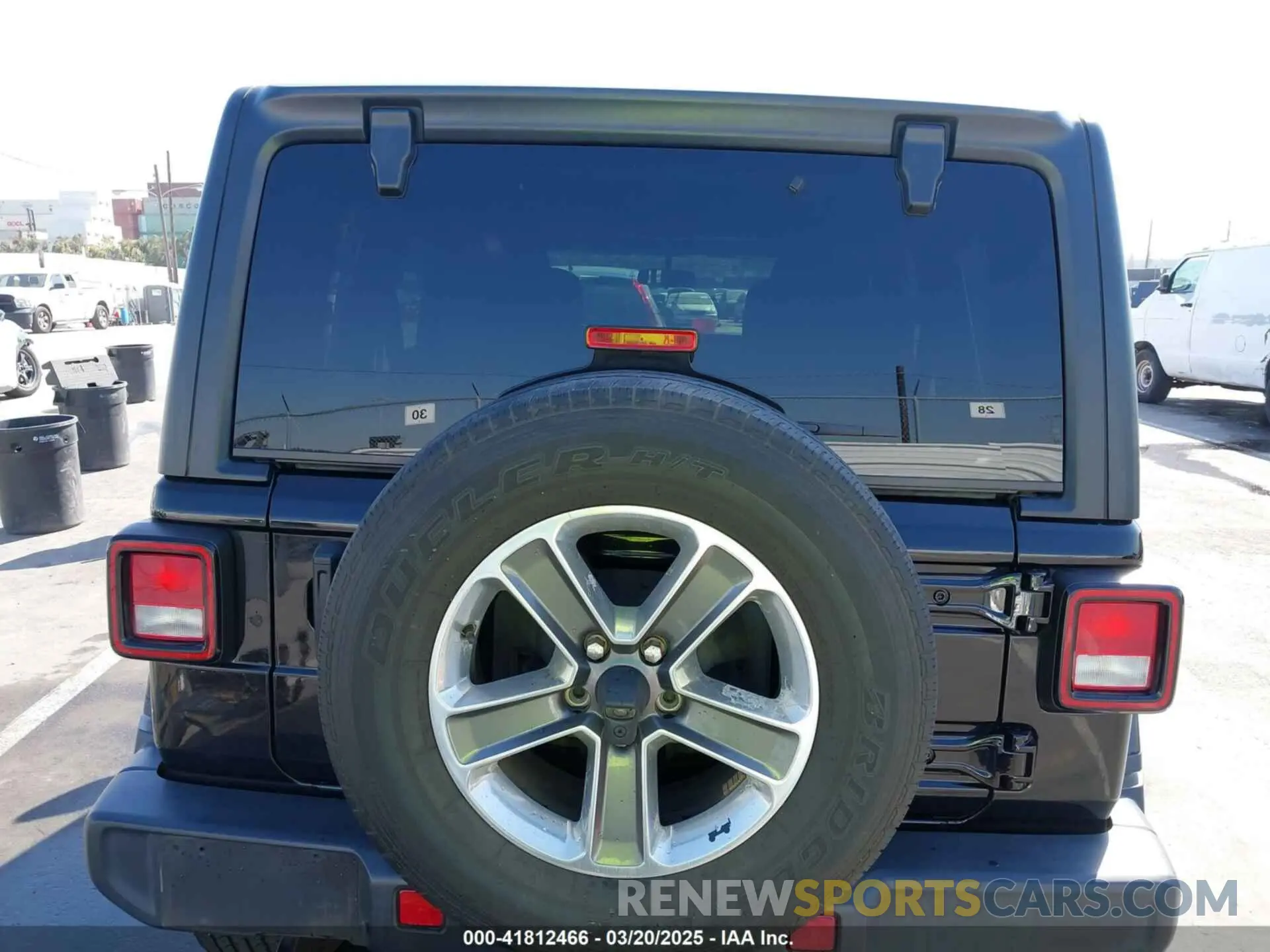 17 Photograph of a damaged car 1C4HJXEN7LW230214 JEEP WRANGLER UNLIMITED 2020