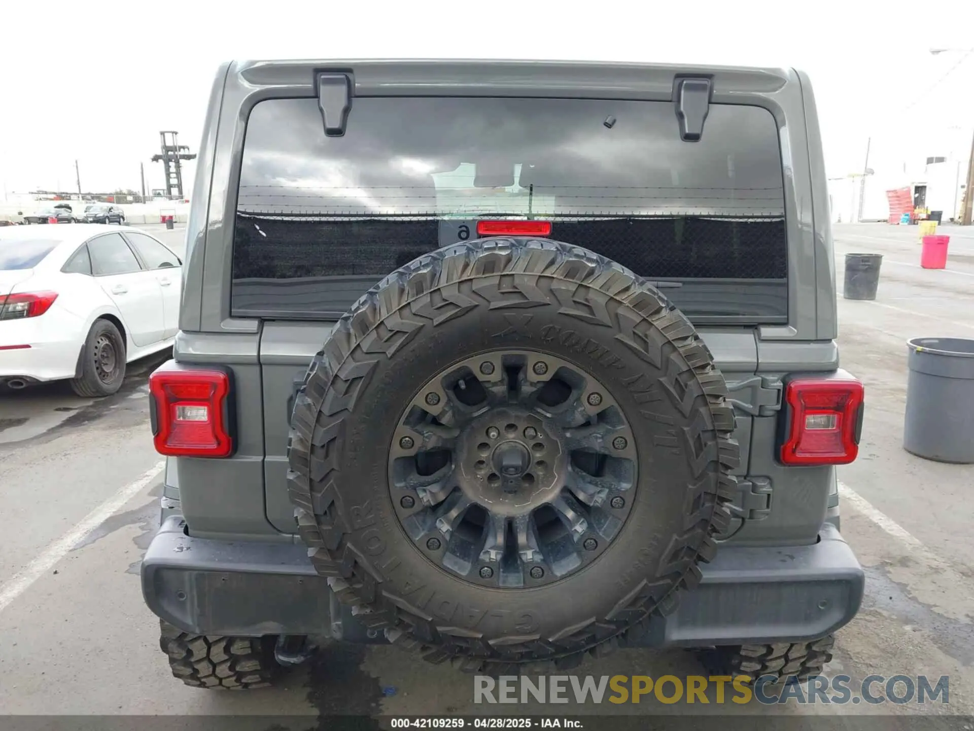 17 Photograph of a damaged car 1C4HJXEN8LW203975 JEEP WRANGLER UNLIMITED 2020