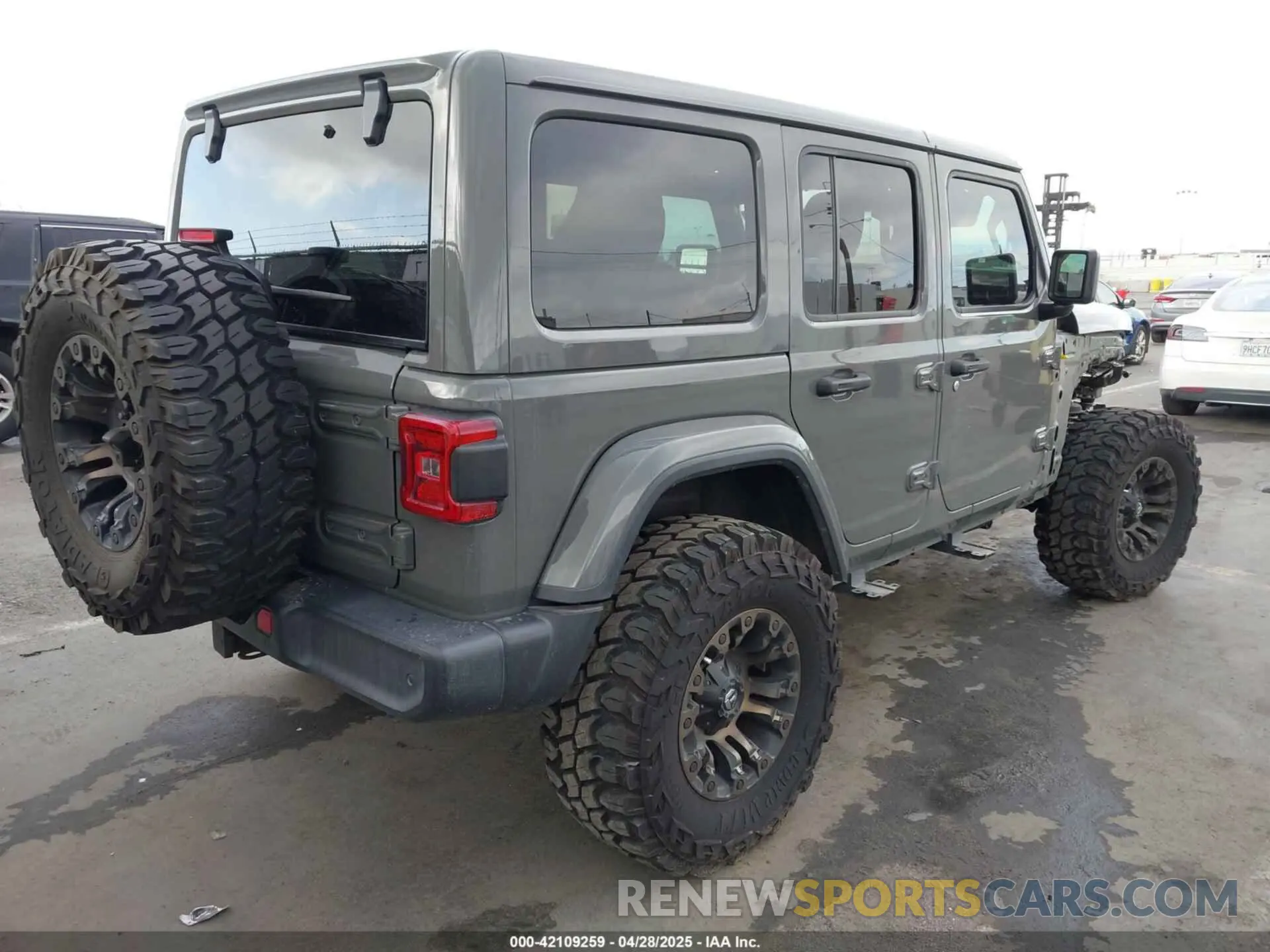 4 Photograph of a damaged car 1C4HJXEN8LW203975 JEEP WRANGLER UNLIMITED 2020