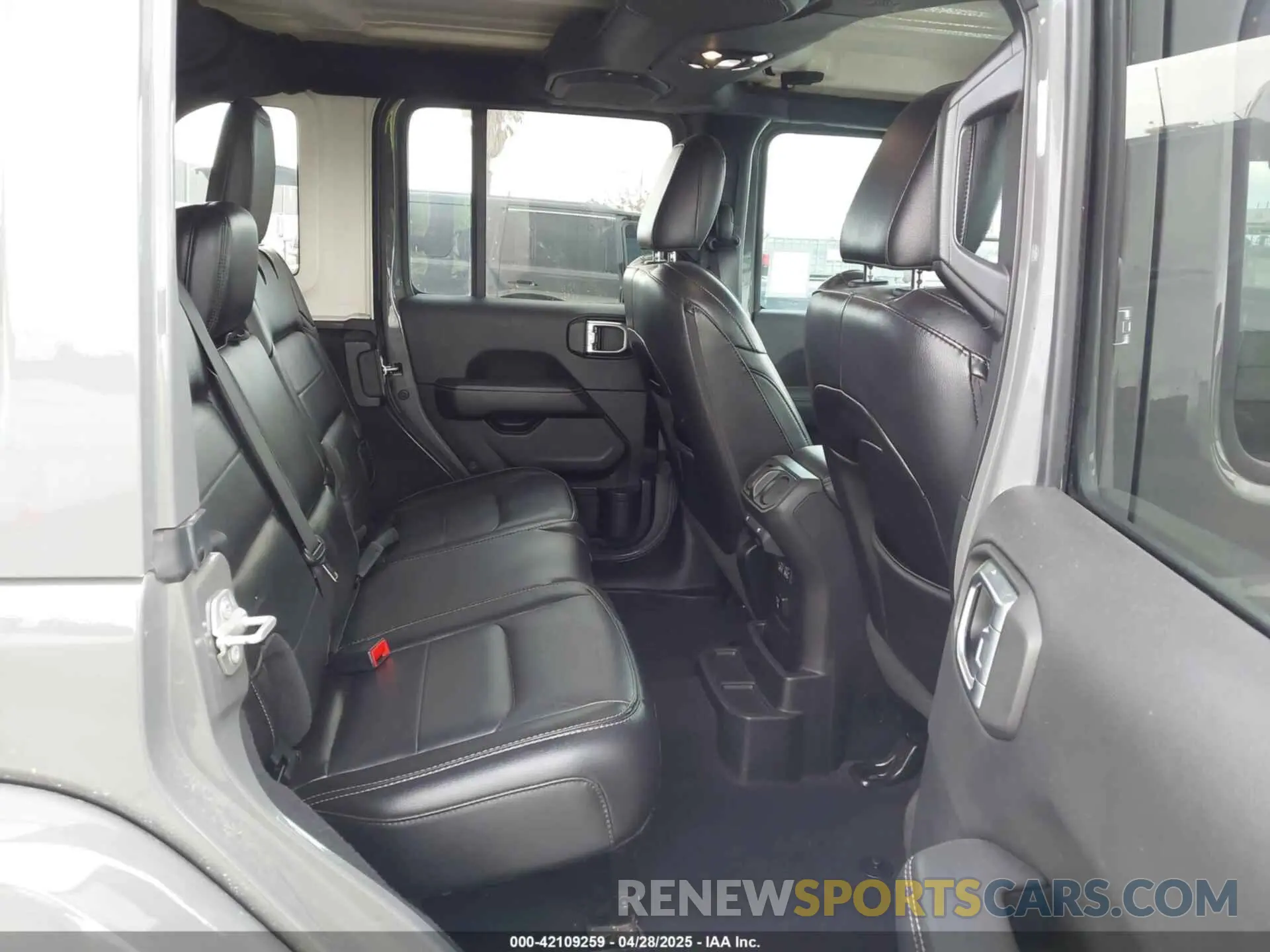 8 Photograph of a damaged car 1C4HJXEN8LW203975 JEEP WRANGLER UNLIMITED 2020