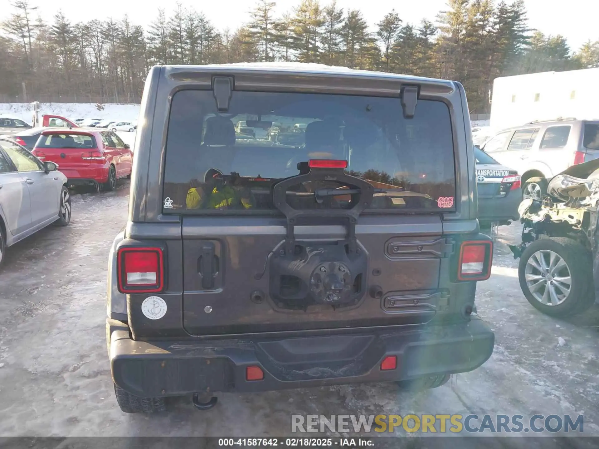 17 Photograph of a damaged car 1C4HJXEN9LW157444 JEEP WRANGLER UNLIMITED 2020