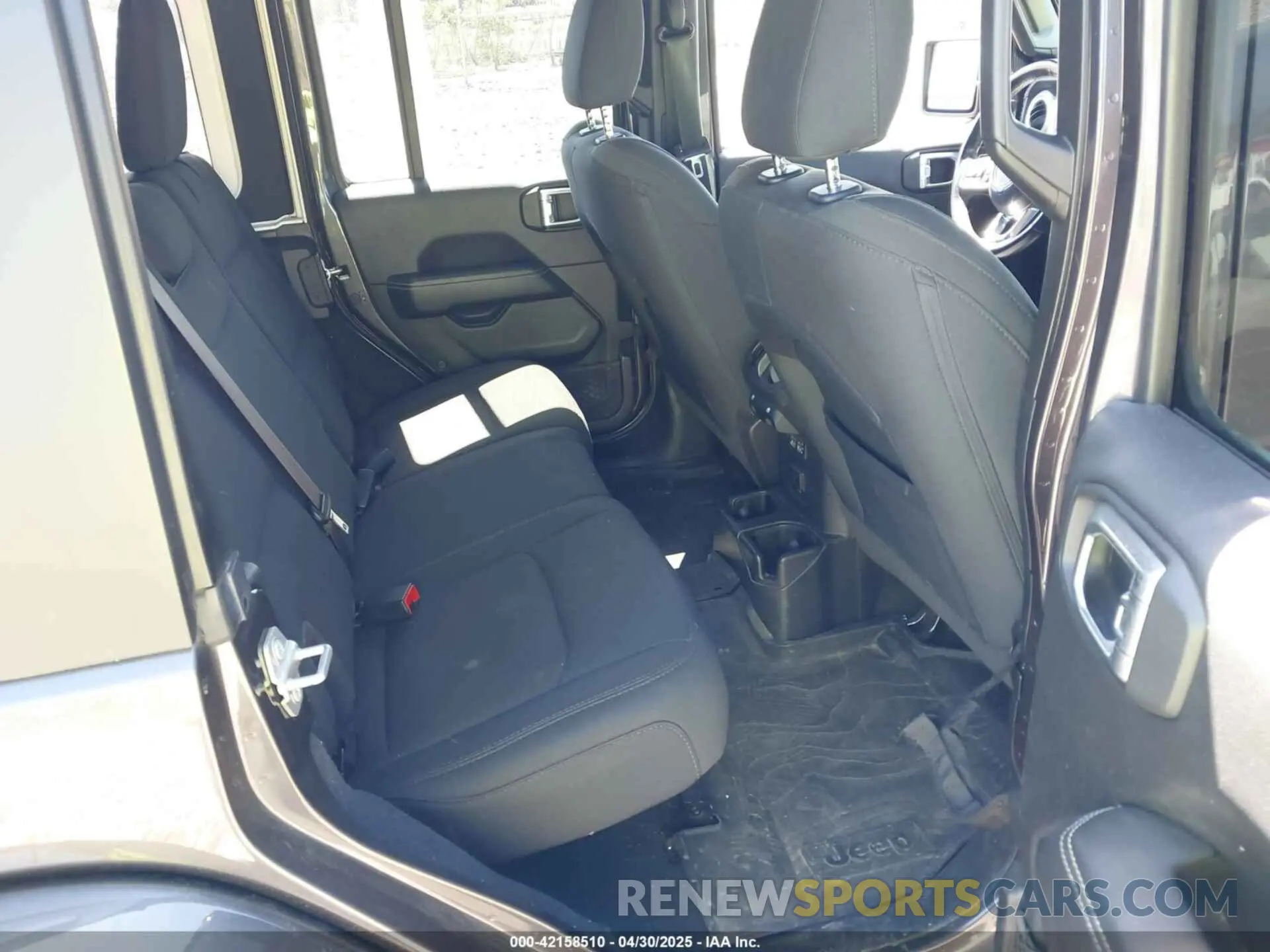 8 Photograph of a damaged car 1C4HJXENXLW263966 JEEP WRANGLER UNLIMITED 2020