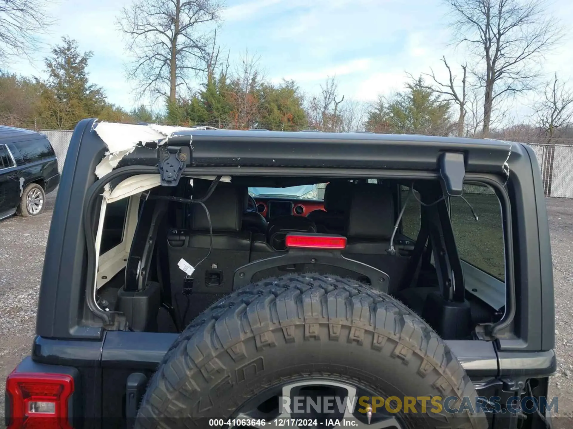 17 Photograph of a damaged car 1C4HJXFN8LW324066 JEEP WRANGLER UNLIMITED 2020