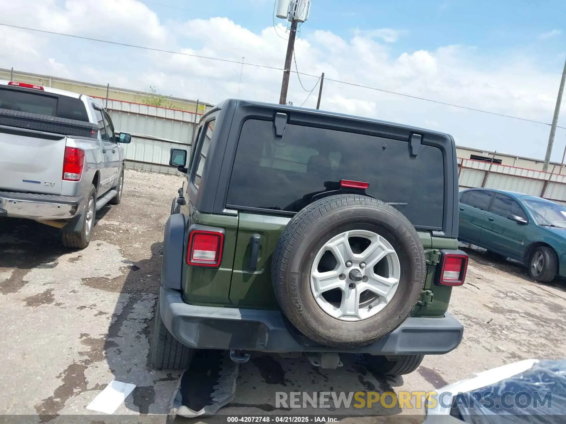 17 Photograph of a damaged car 1C4HJXDG0MW510836 JEEP WRANGLER UNLIMITED 2021