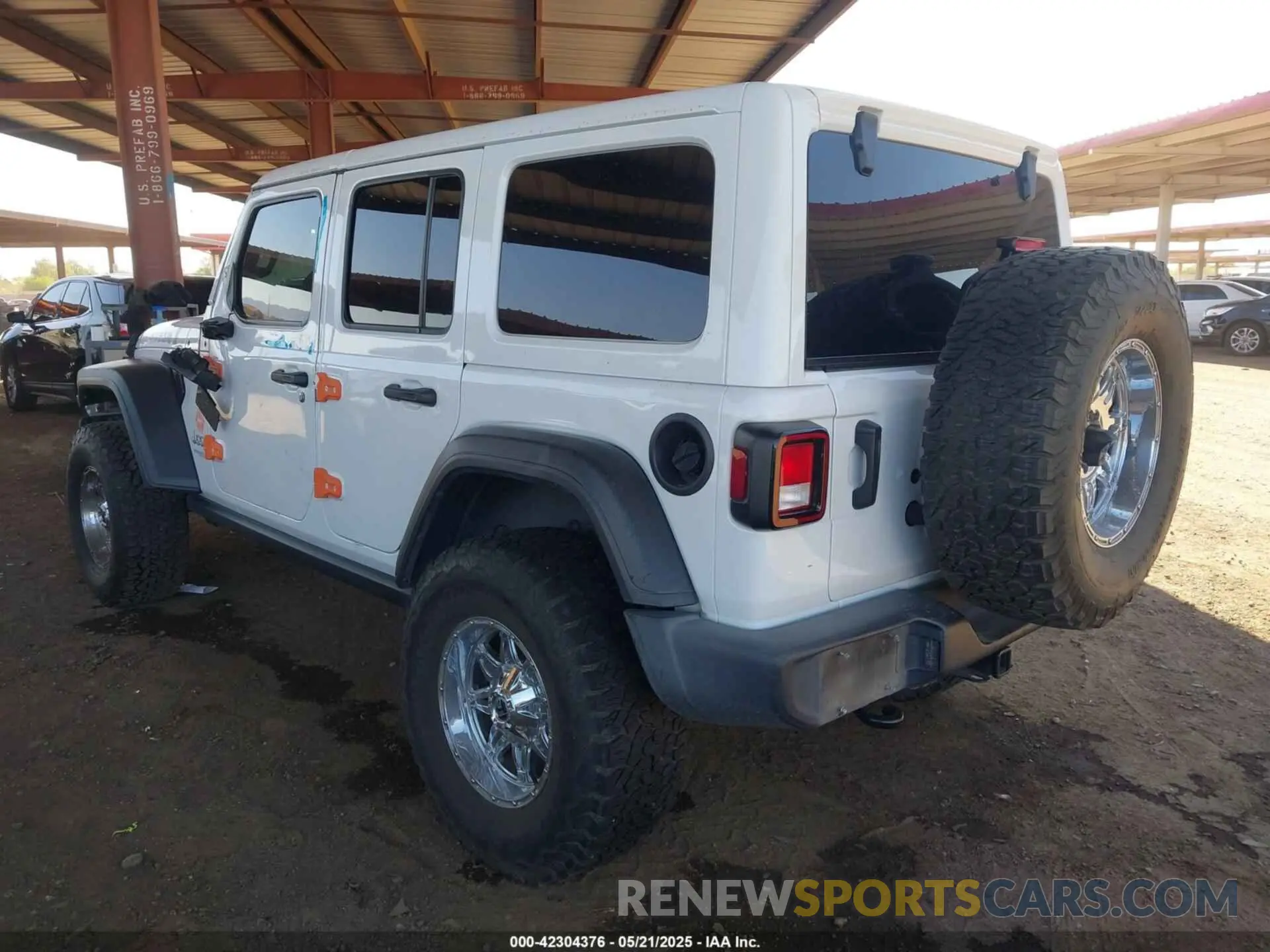 3 Photograph of a damaged car 1C4HJXDG2MW575235 JEEP WRANGLER UNLIMITED 2021