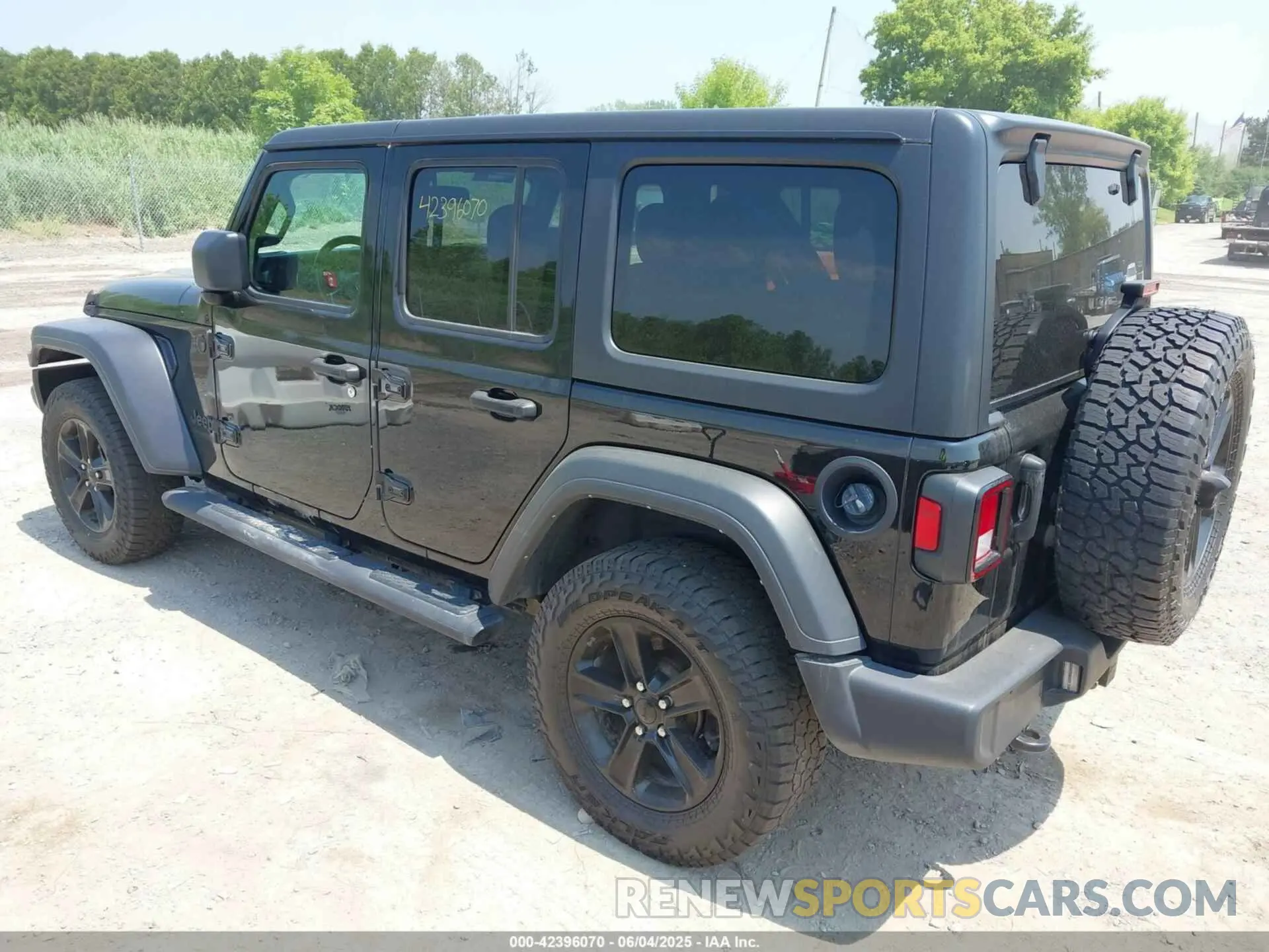 3 Photograph of a damaged car 1C4HJXDG2MW789125 JEEP WRANGLER UNLIMITED 2021
