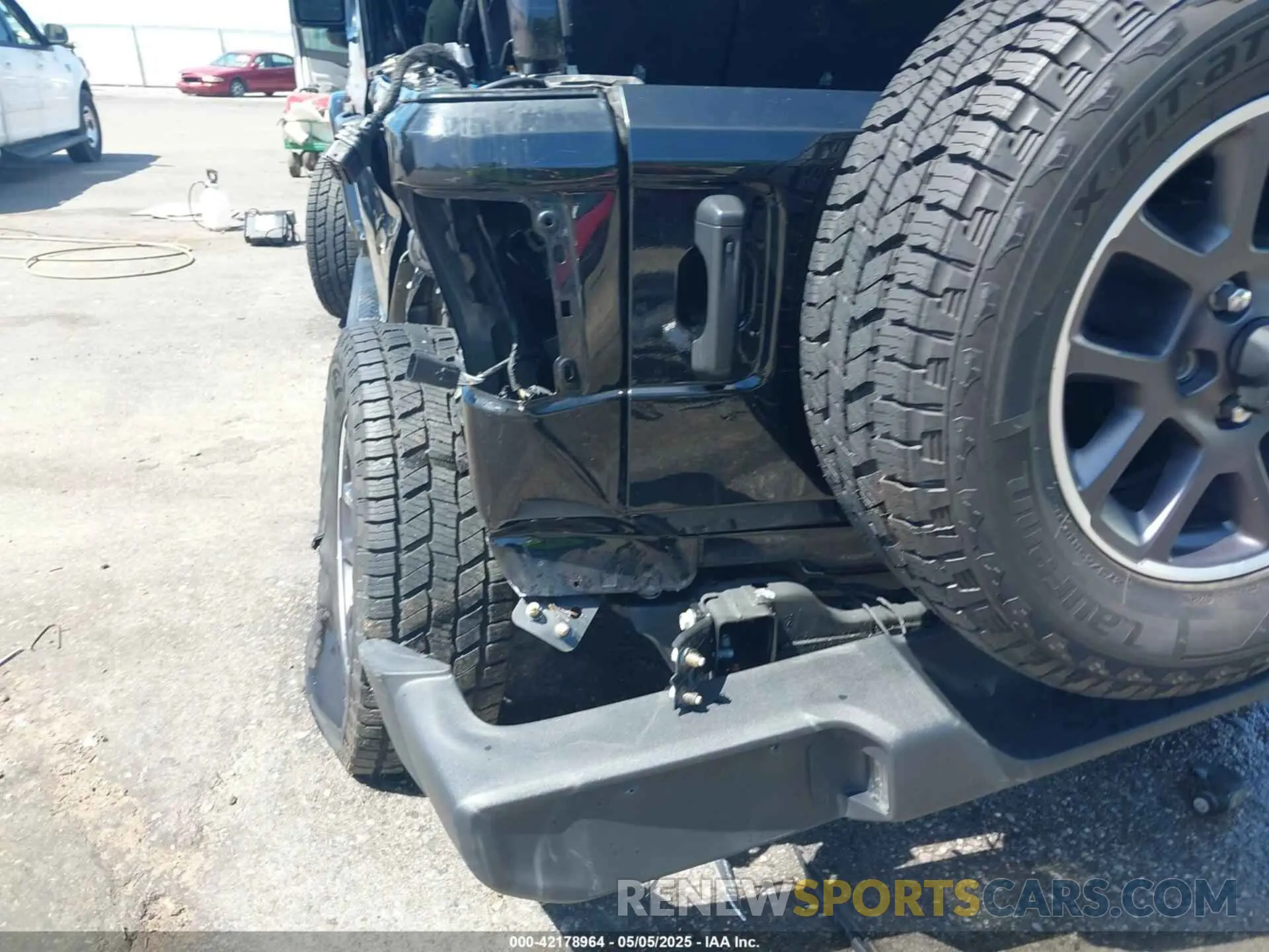 18 Photograph of a damaged car 1C4HJXDG4MW581070 JEEP WRANGLER UNLIMITED 2021
