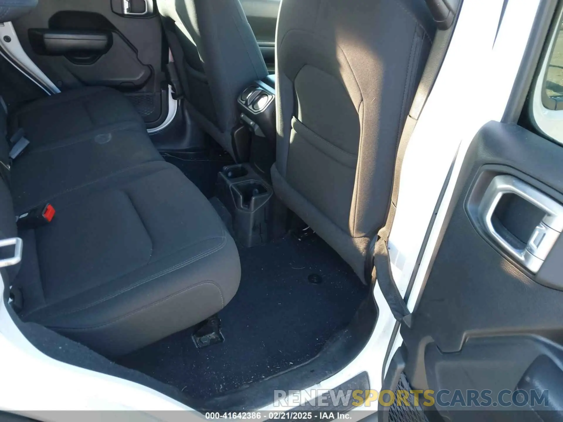 8 Photograph of a damaged car 1C4HJXDG5MW697149 JEEP WRANGLER UNLIMITED 2021